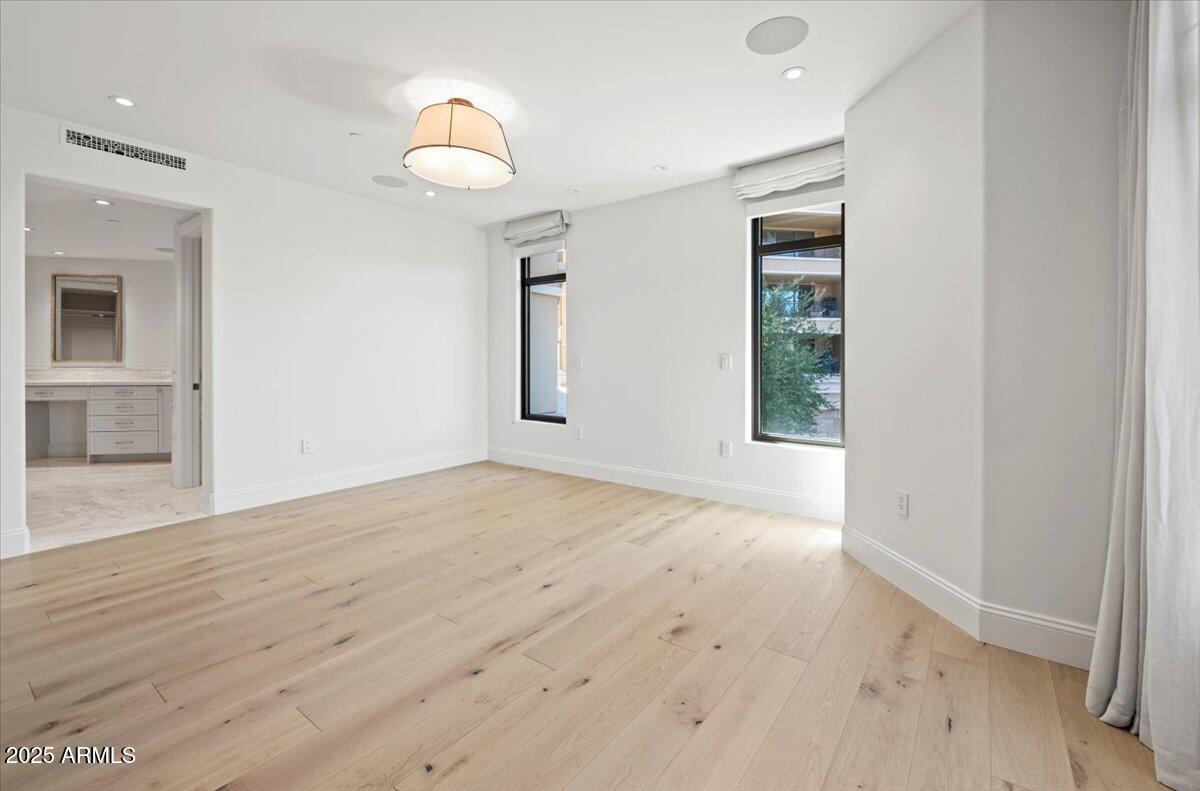 7181 E CAMELBACK Road, 301