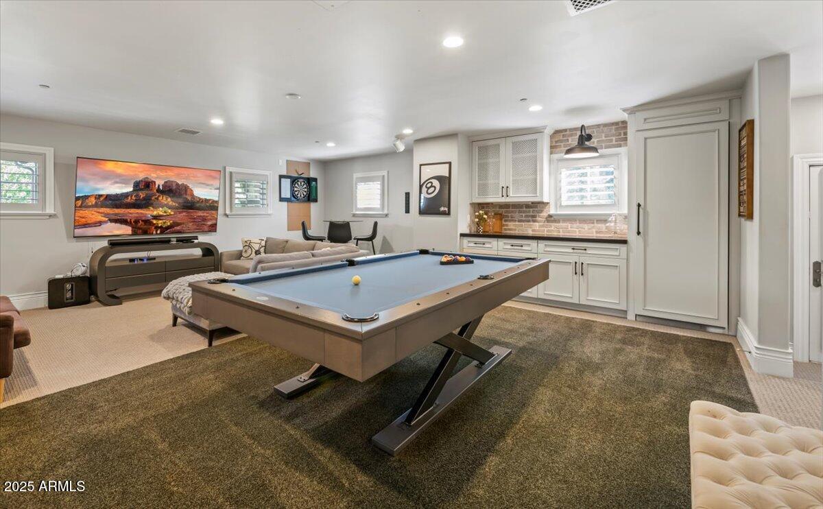 2205 E COLTER Street