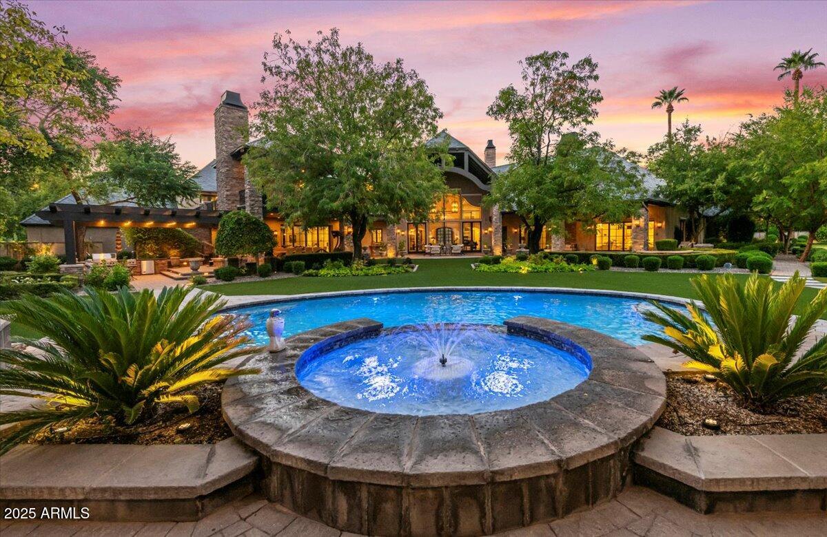 2205 E COLTER Street