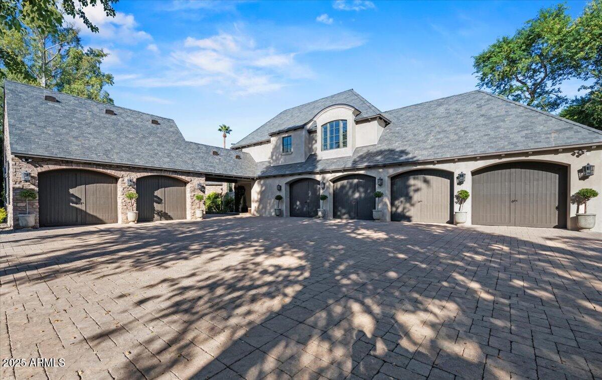 2205 E COLTER Street