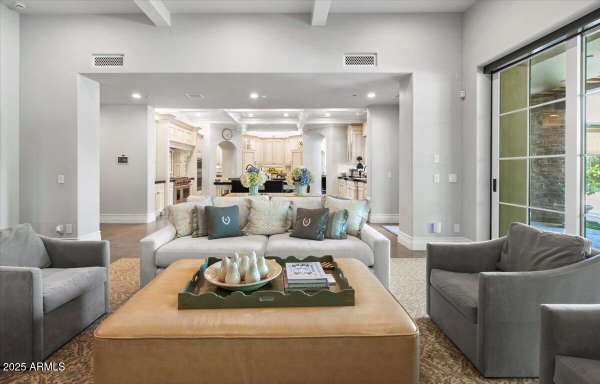 2205 E COLTER Street