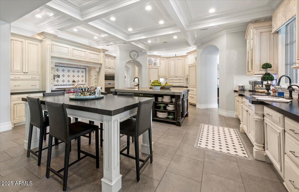 2205 E COLTER Street