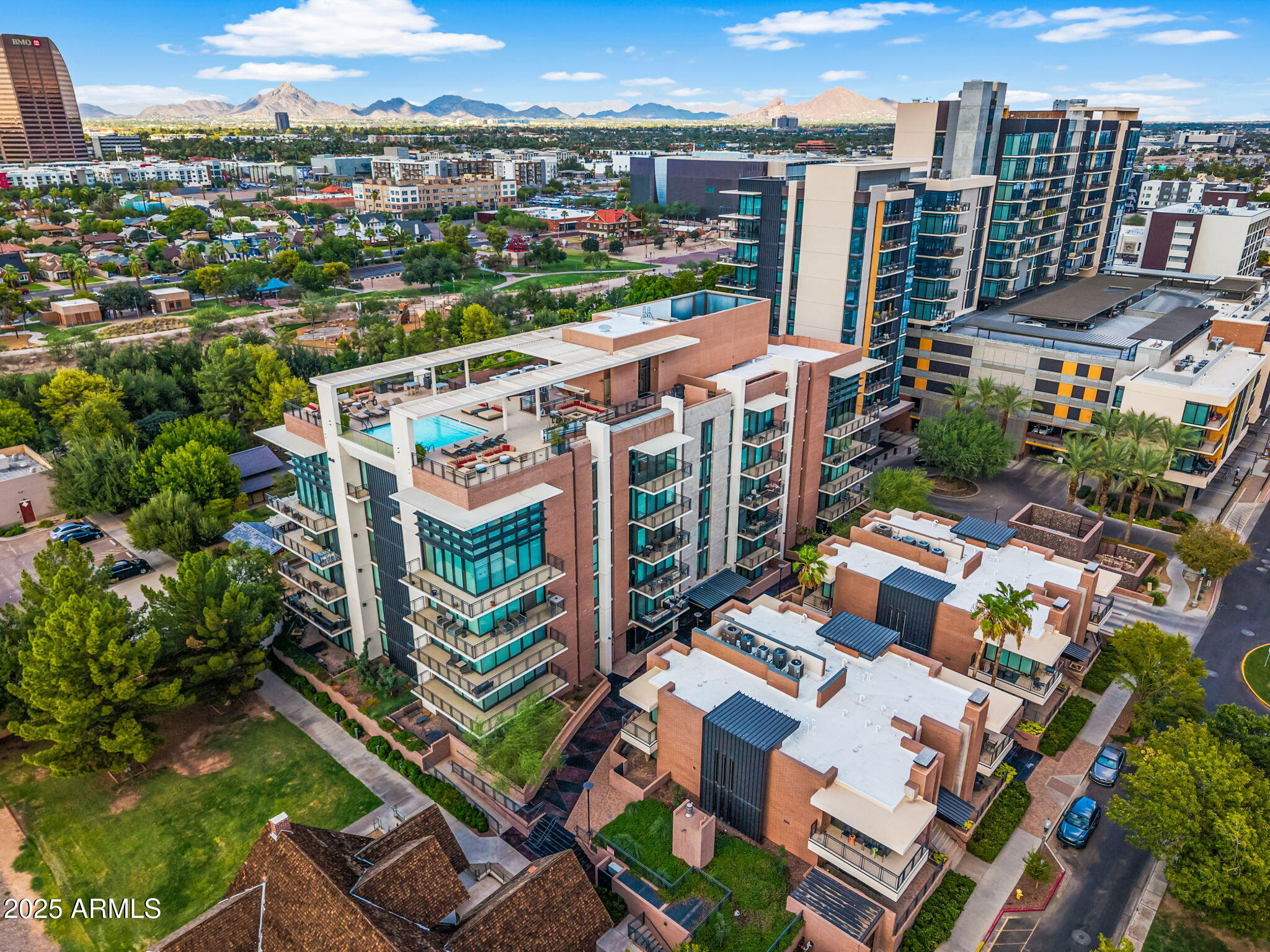 208 W PORTLAND Street, 662