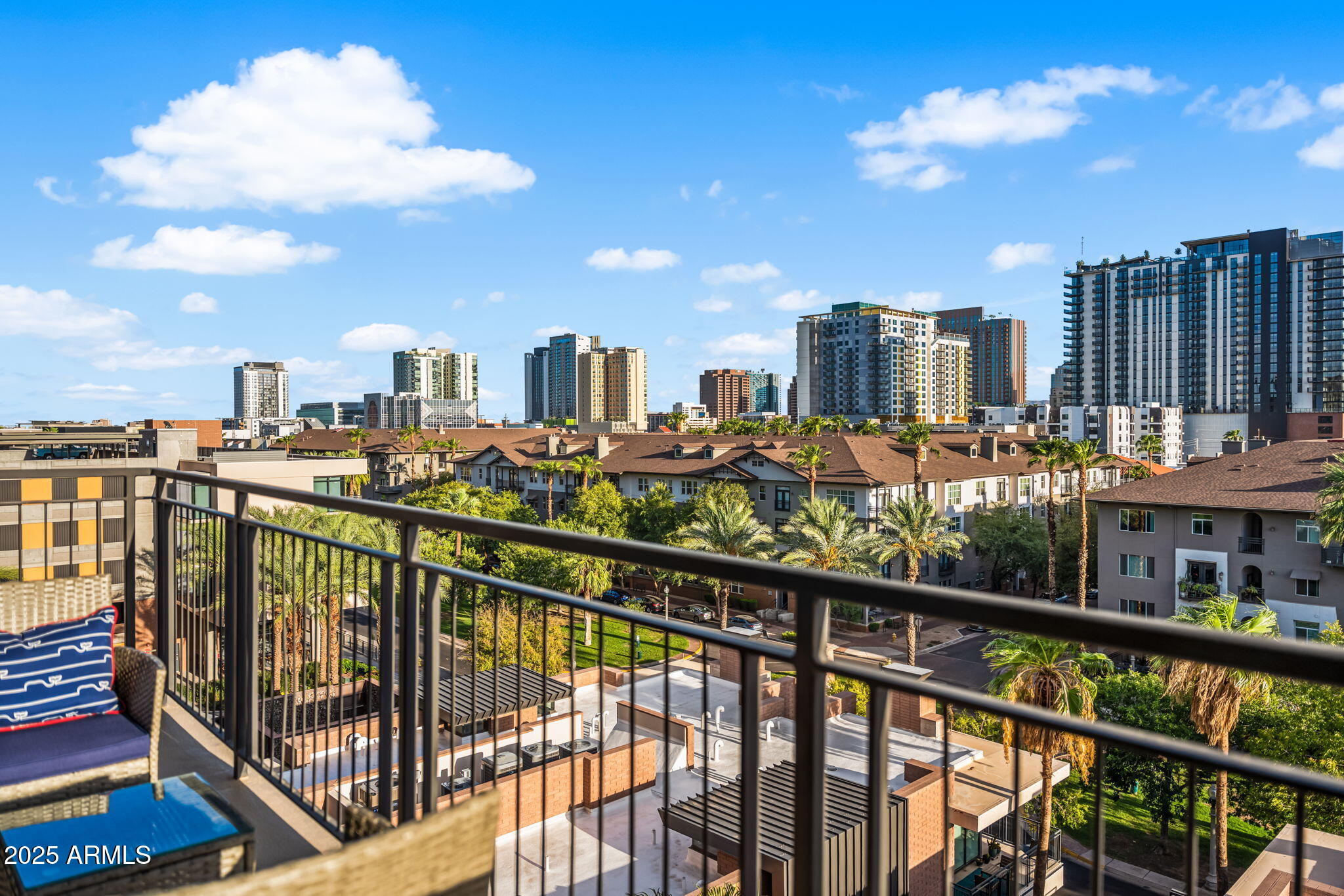 208 W PORTLAND Street, 662