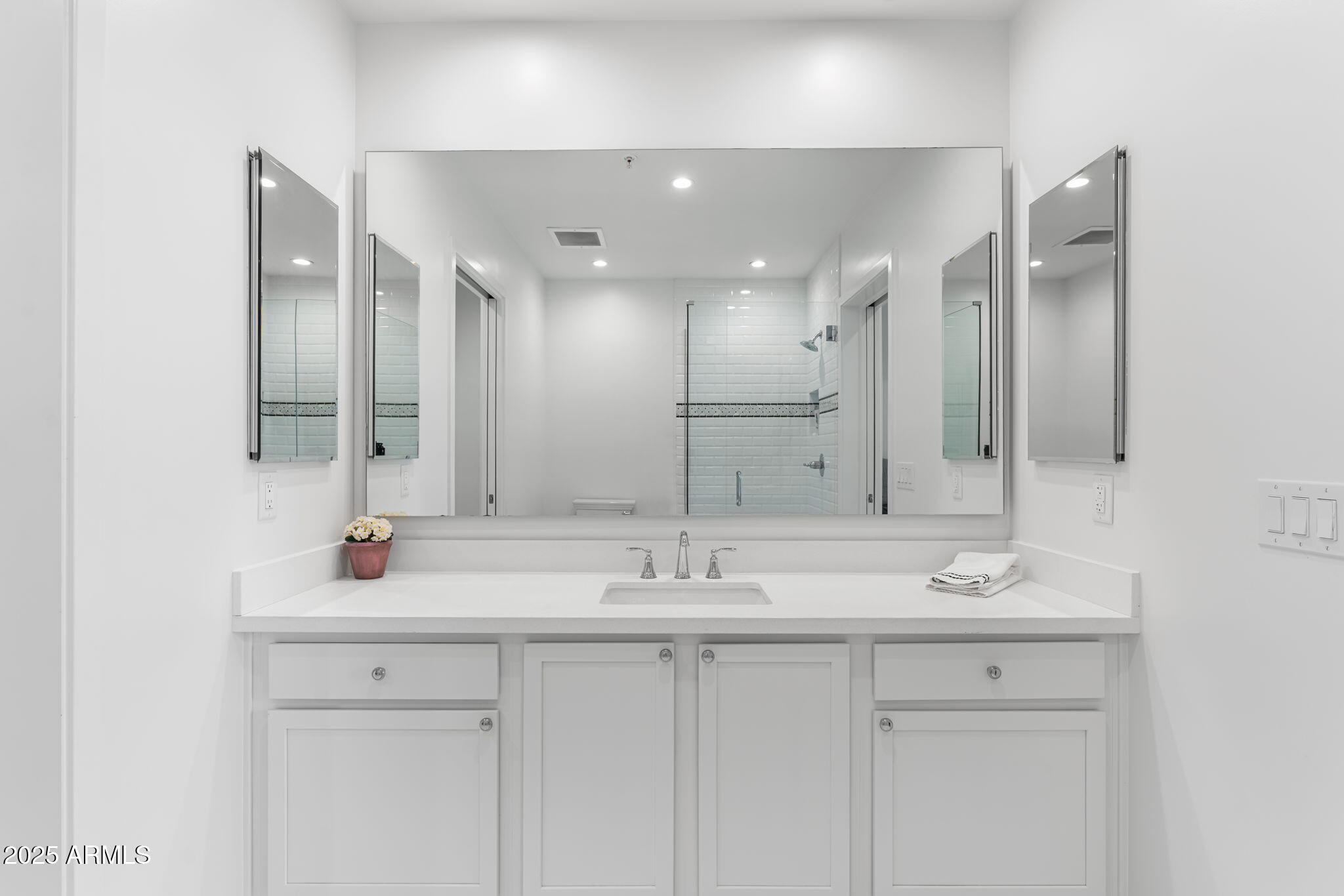 208 W PORTLAND Street, 662