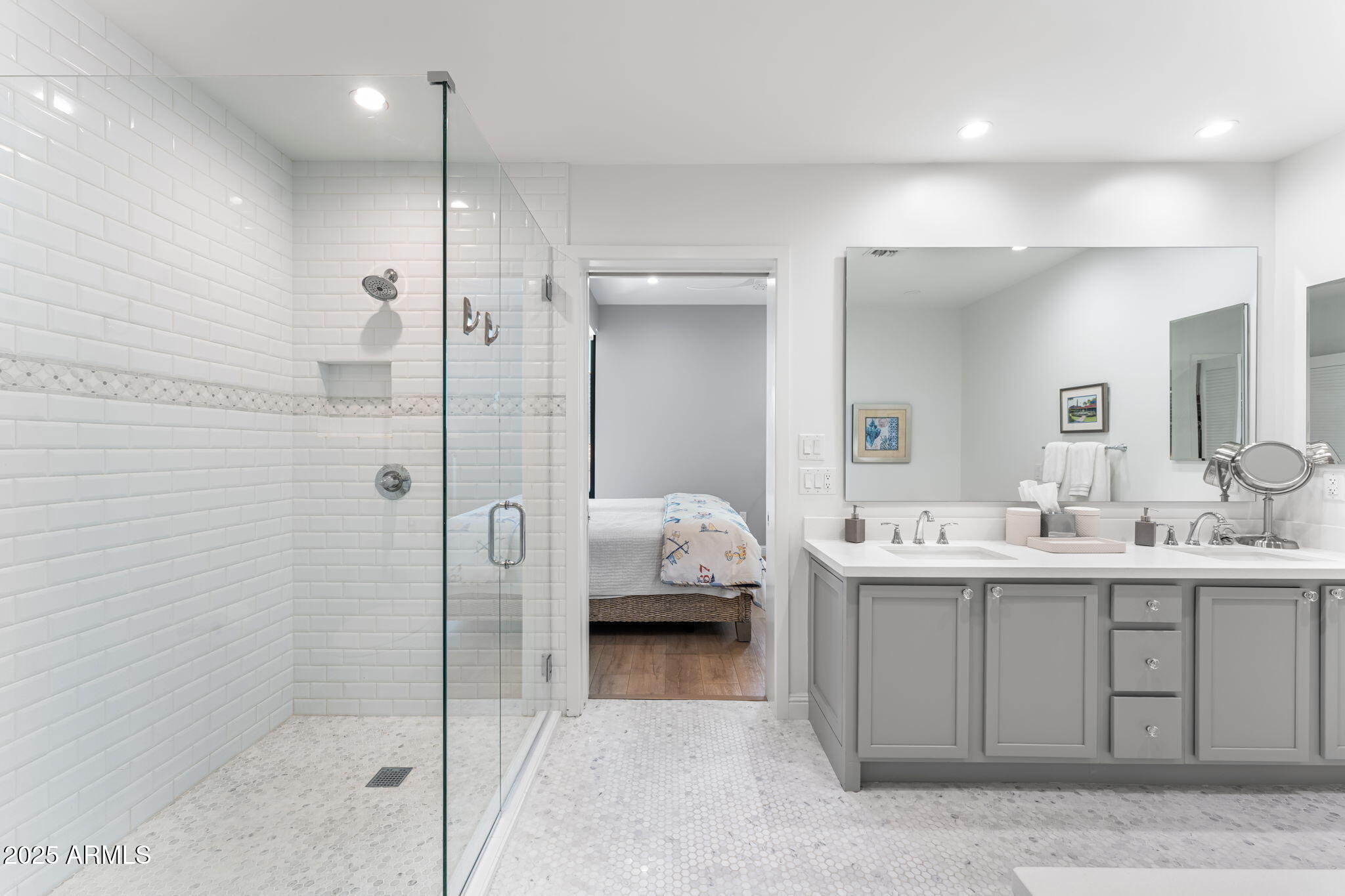 208 W PORTLAND Street, 662