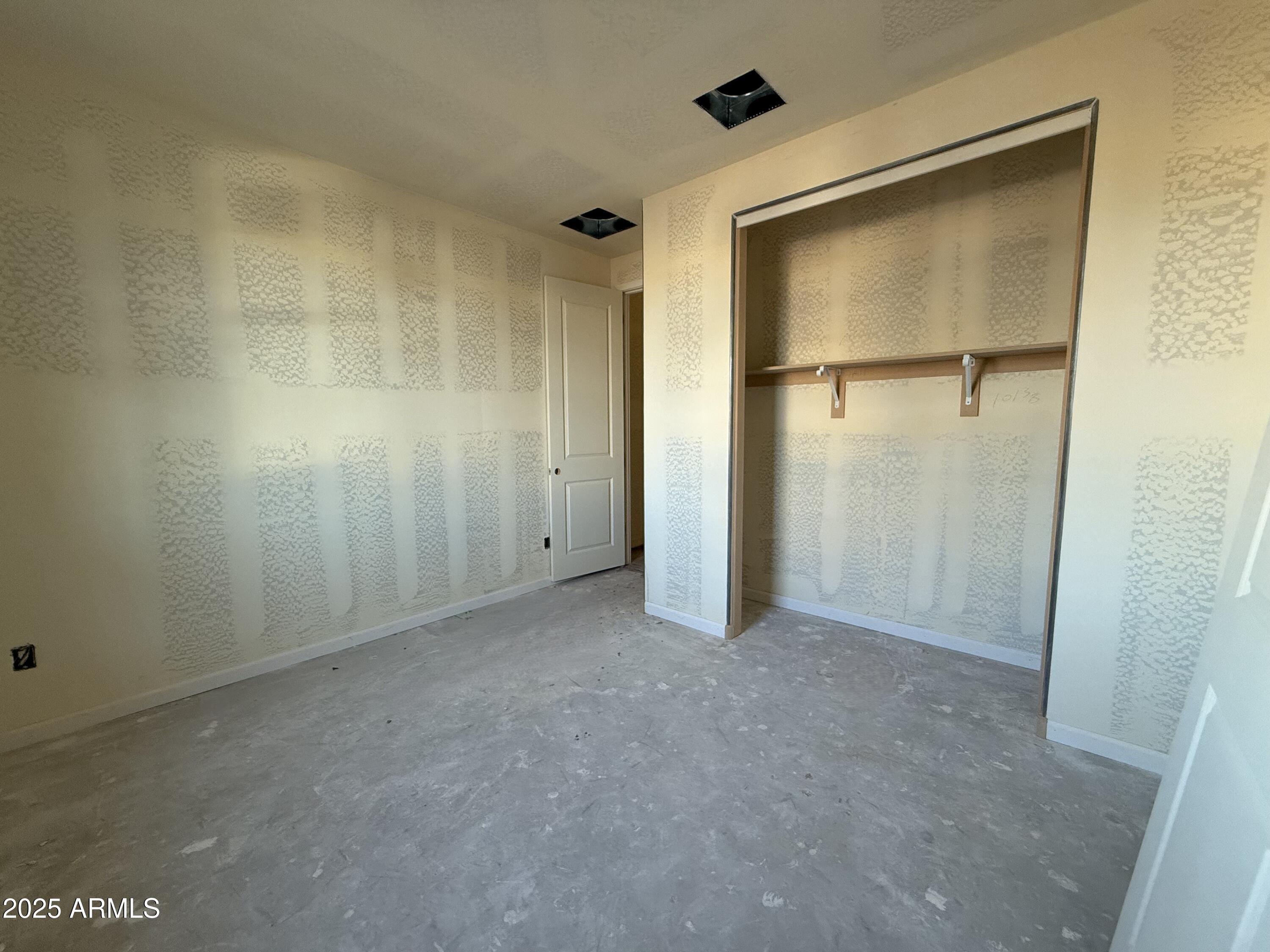 9549 W TAMARISK Avenue