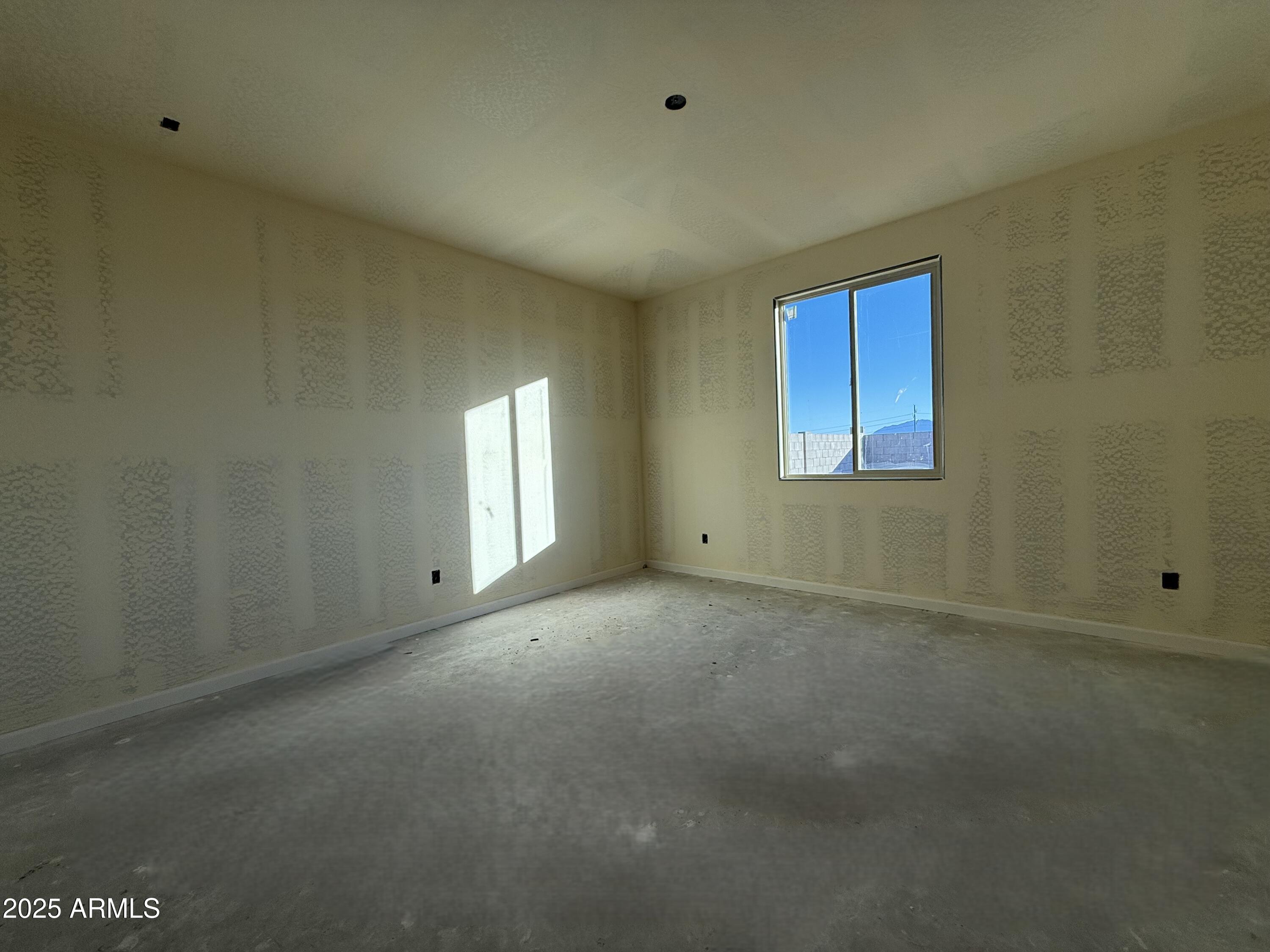 9549 W TAMARISK Avenue
