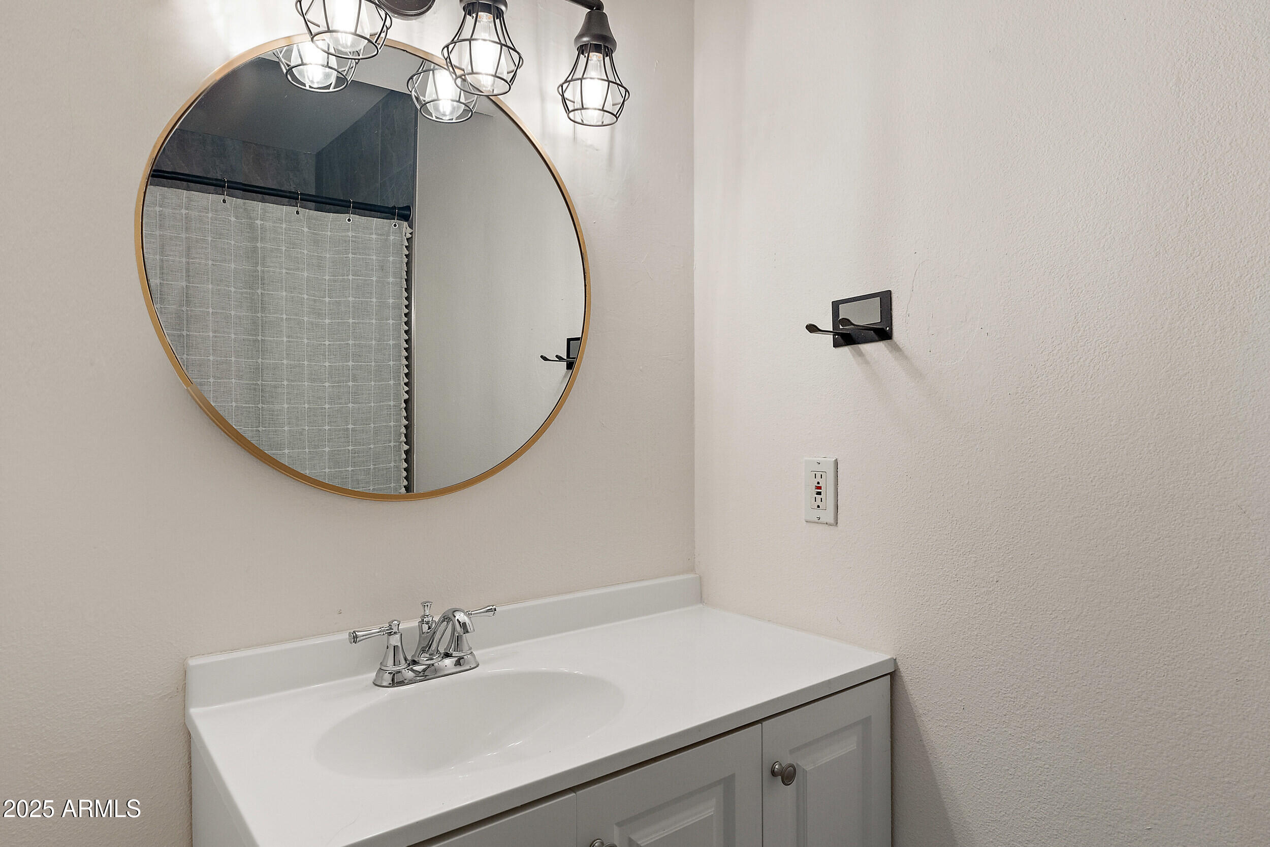 1617 E SOUTHERN Avenue