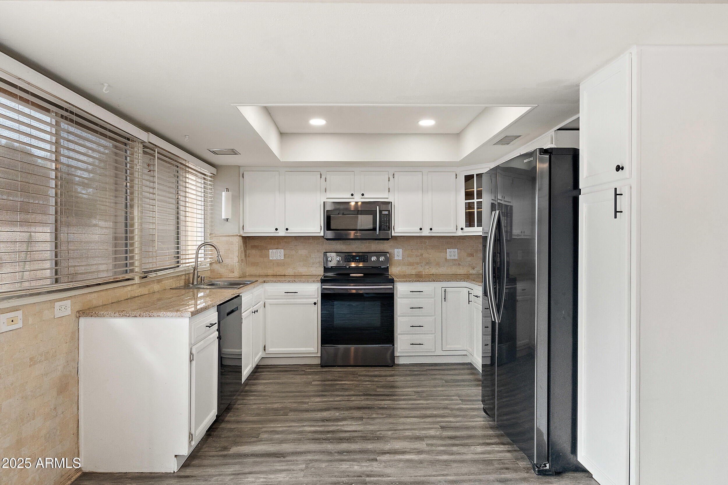 1617 E SOUTHERN Avenue