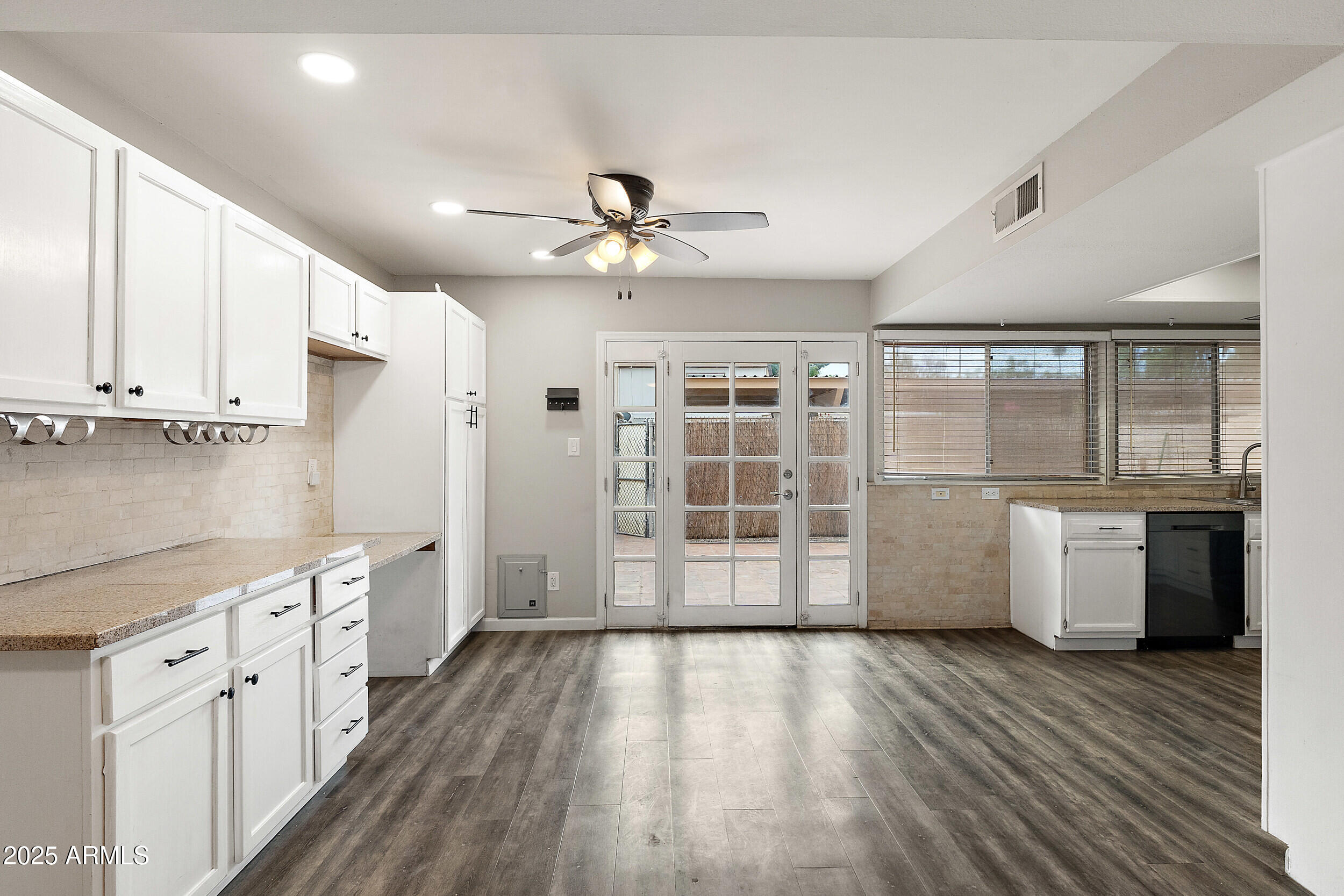 1617 E SOUTHERN Avenue