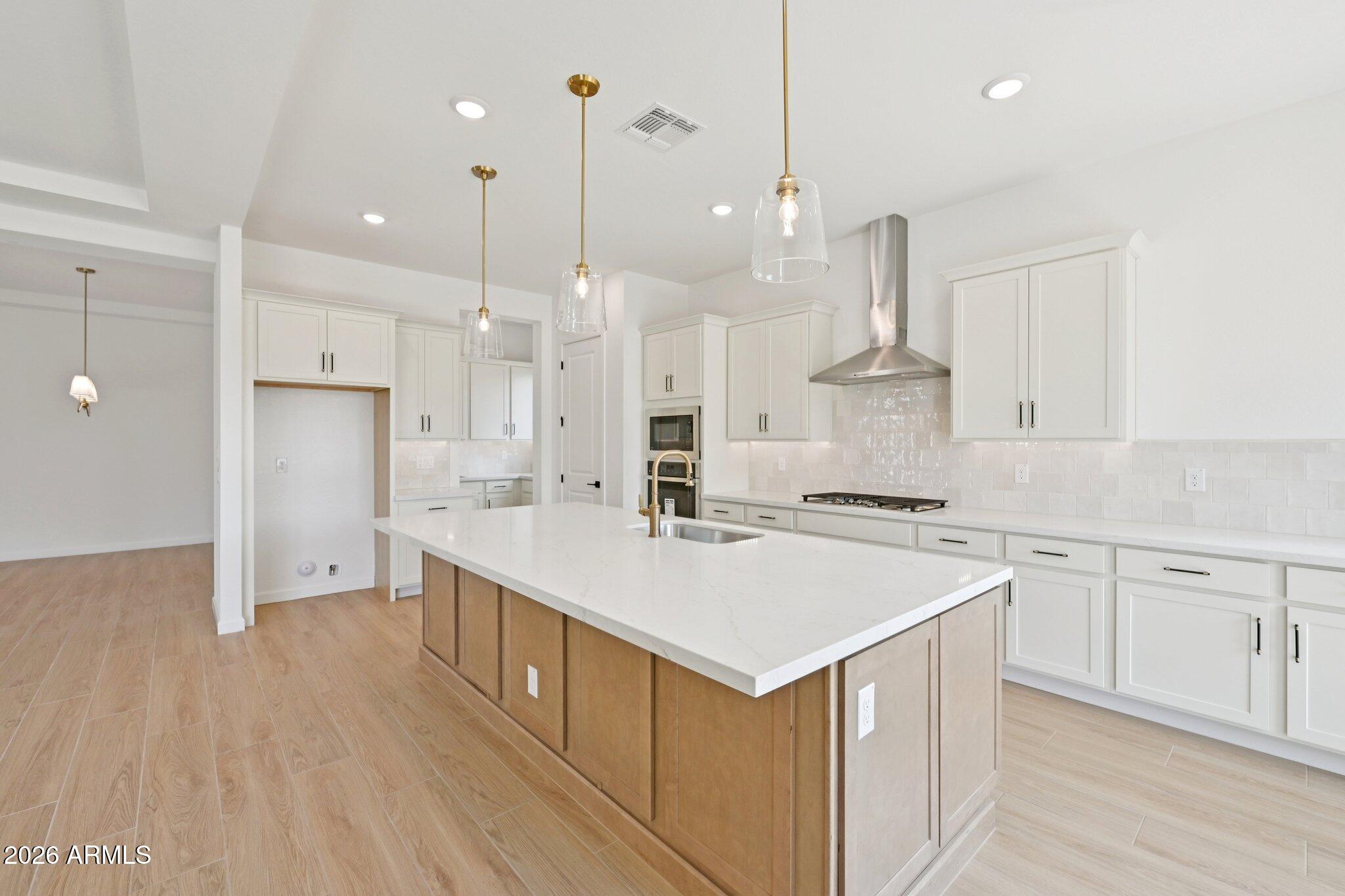 22913 E TWIN ACRES Drive