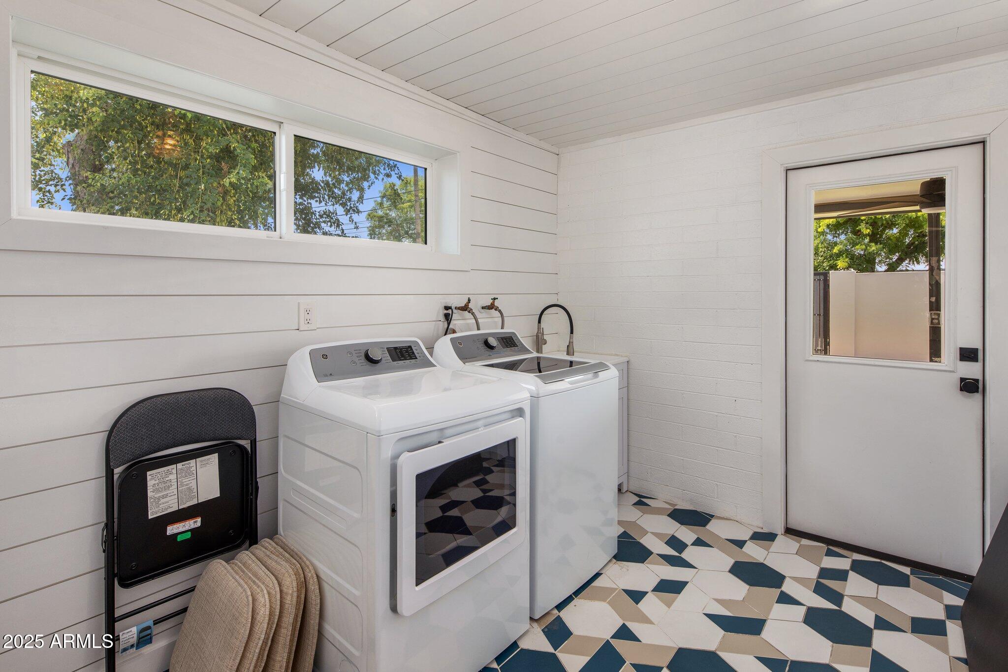 7707 E EARLL Drive, Scottsdale