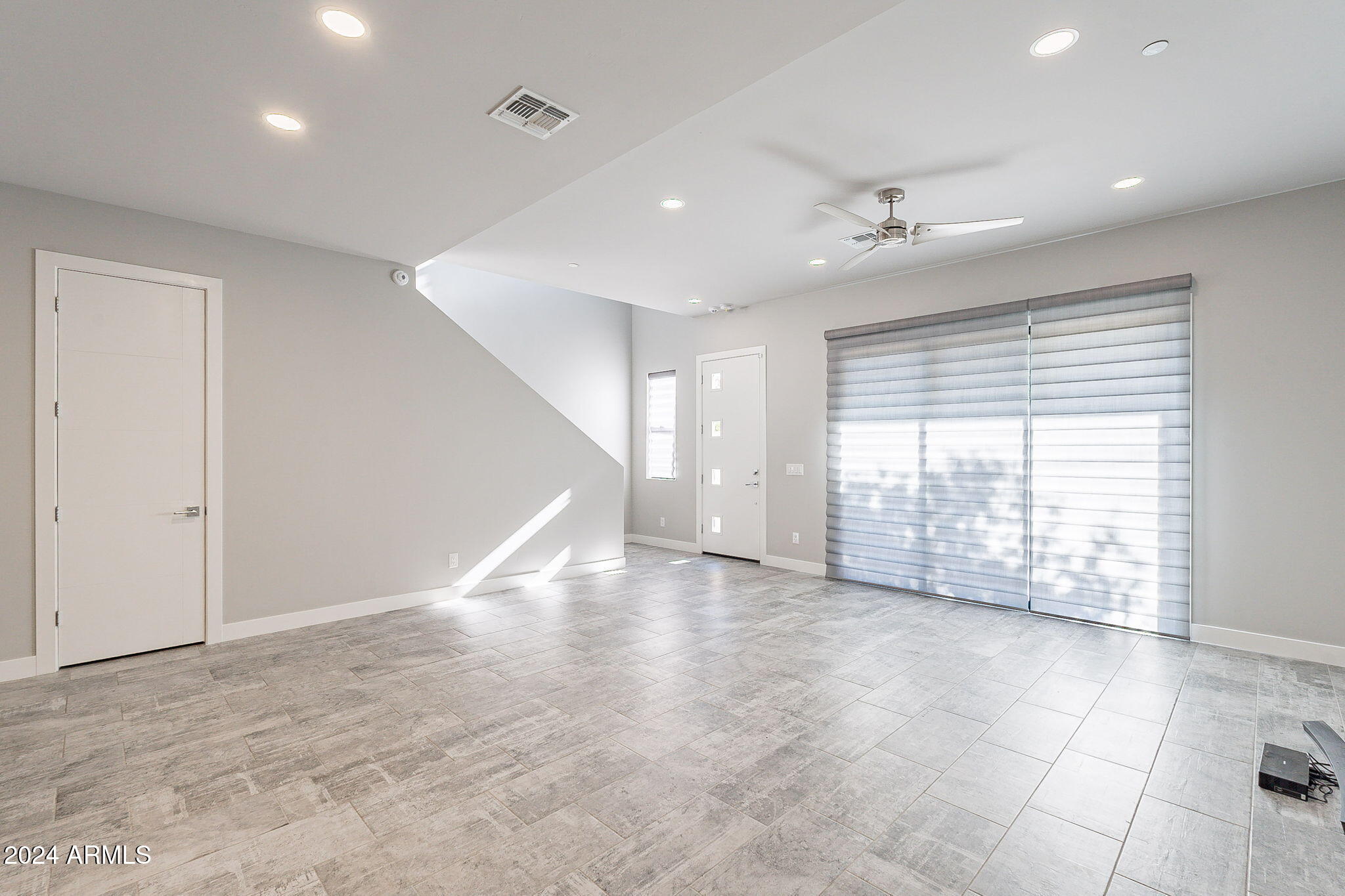 2645 E OSBORN Road, 3