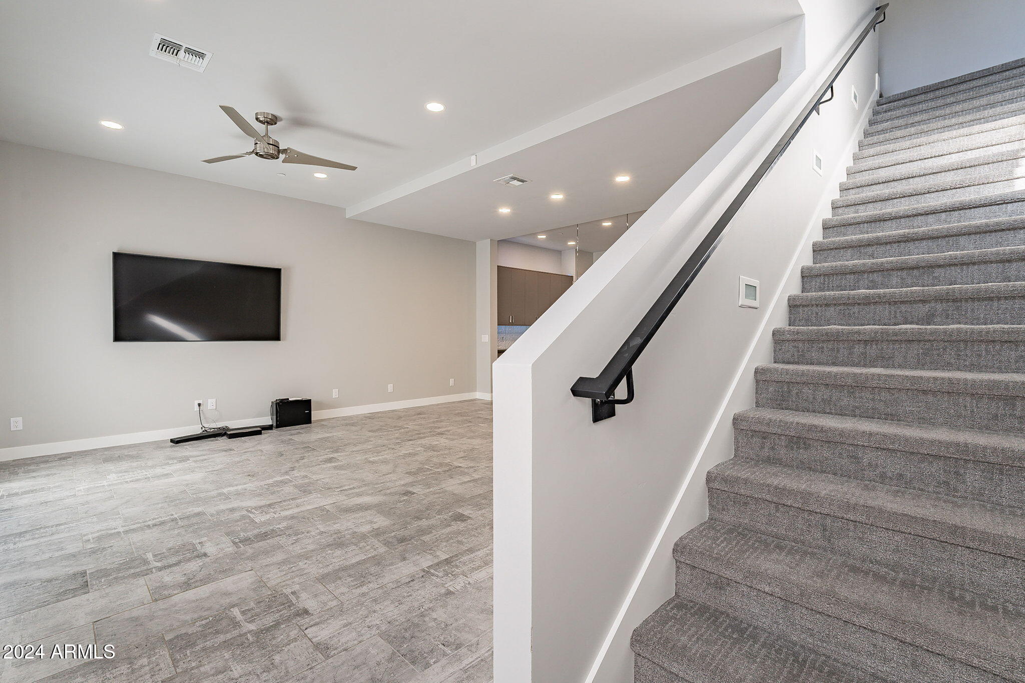 2645 E OSBORN Road, 3