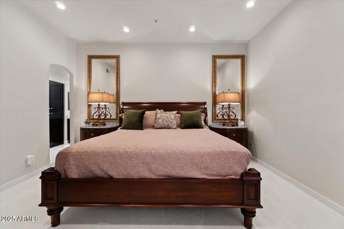 7799 E OAKSHORE Drive