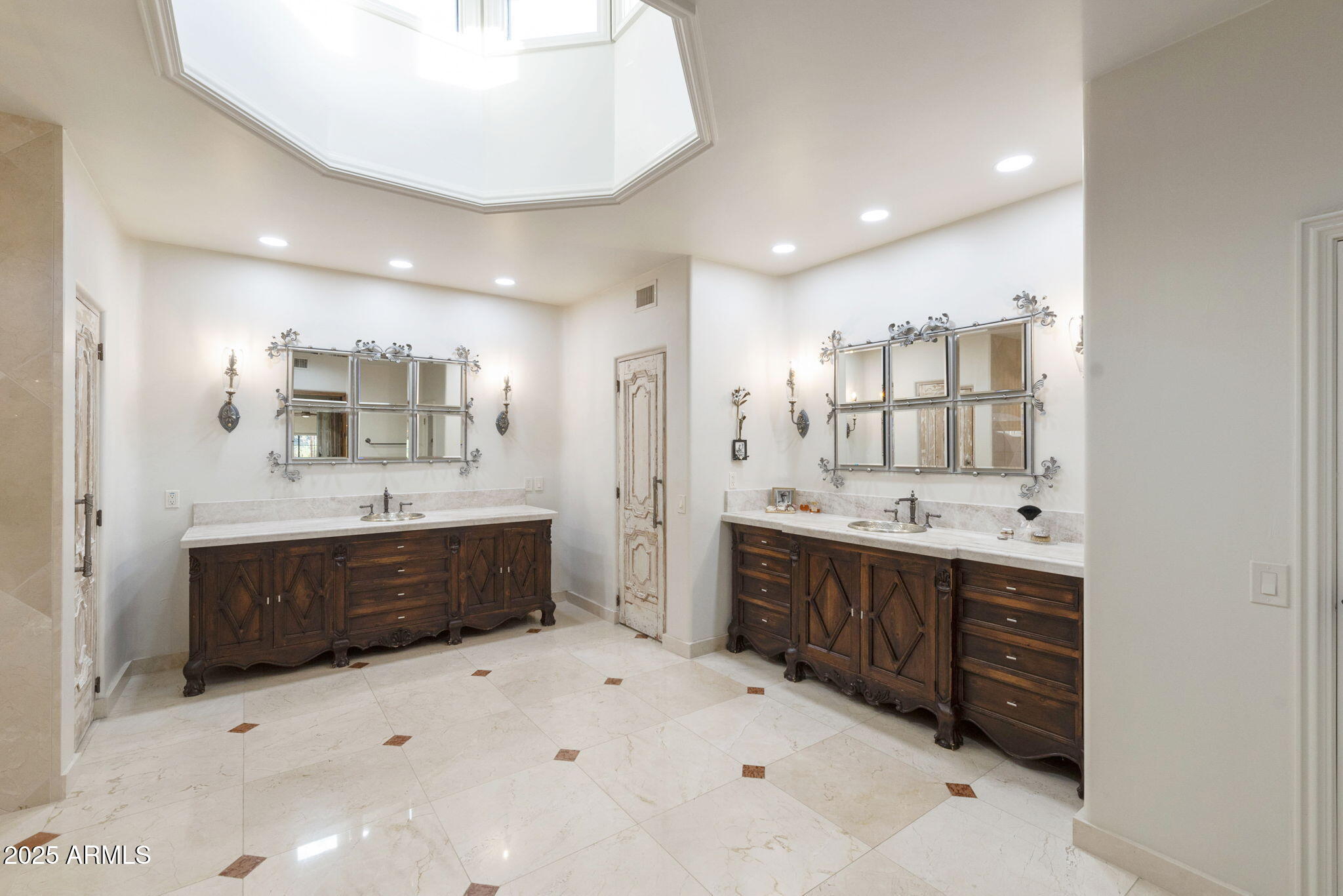 5824 N 33RD Place N