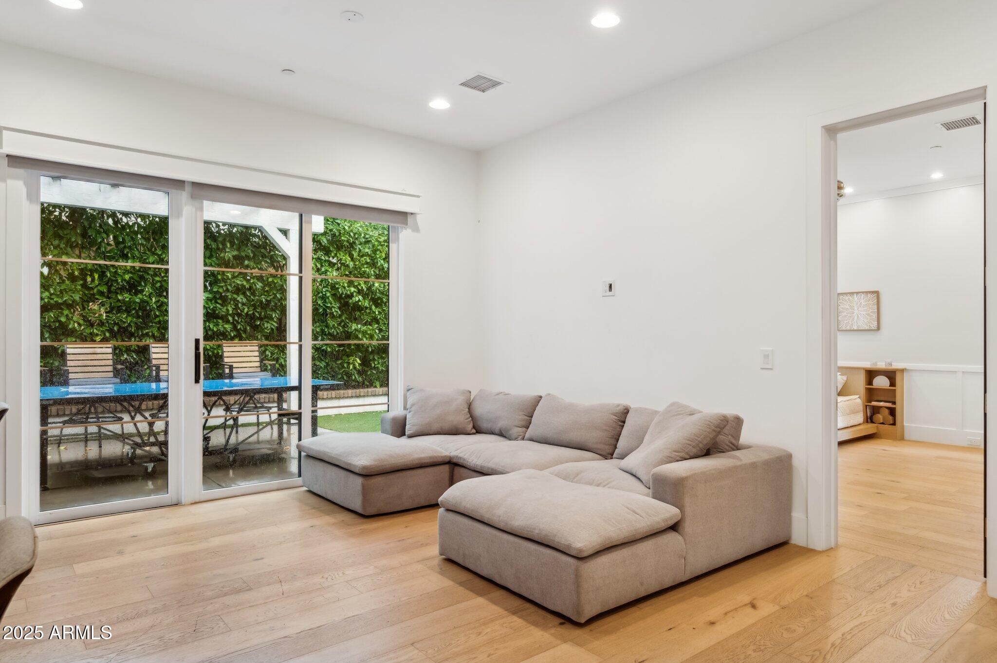 8624 E CAROL Way, Scottsdale