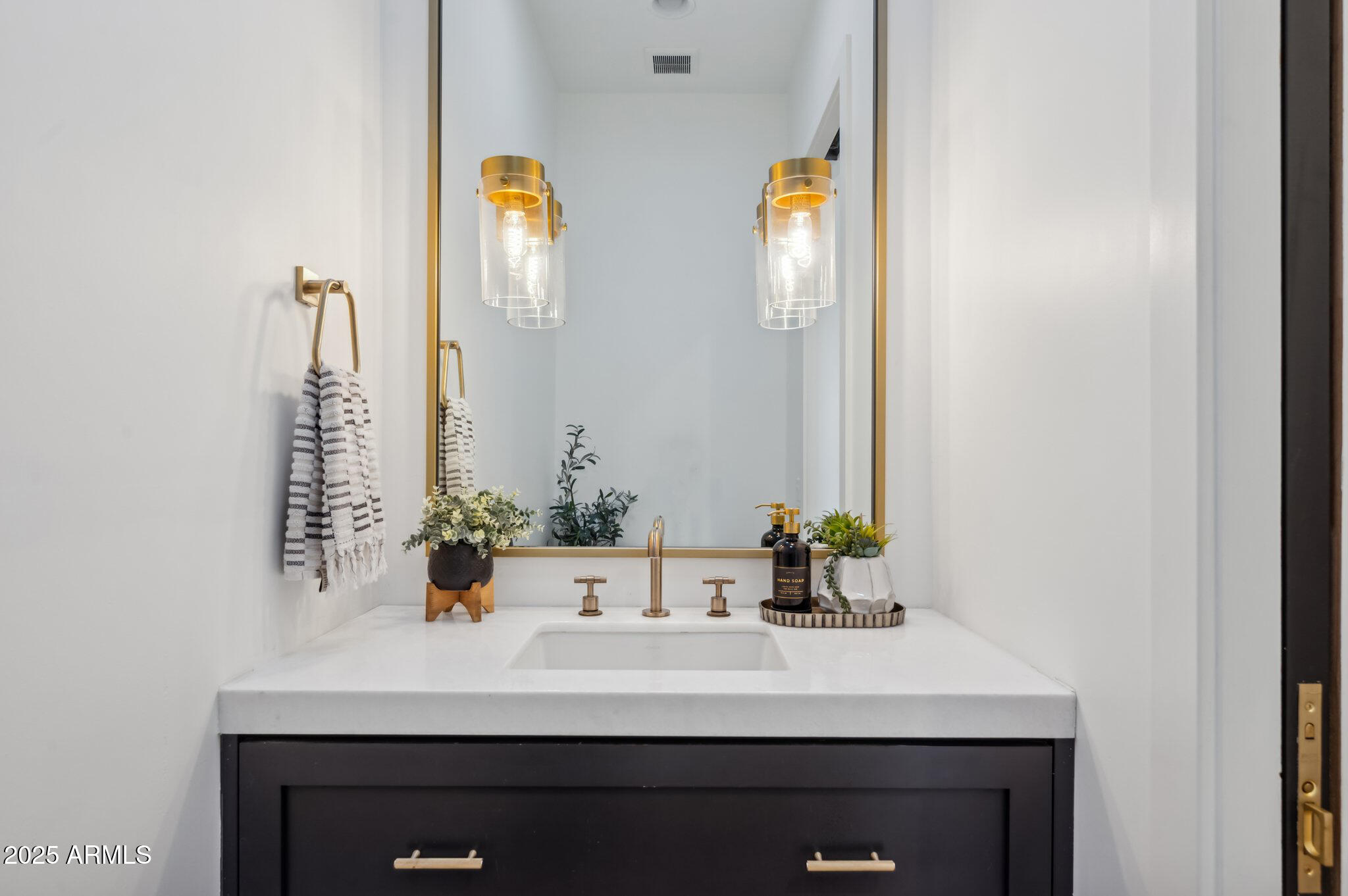 8624 E CAROL Way, Scottsdale