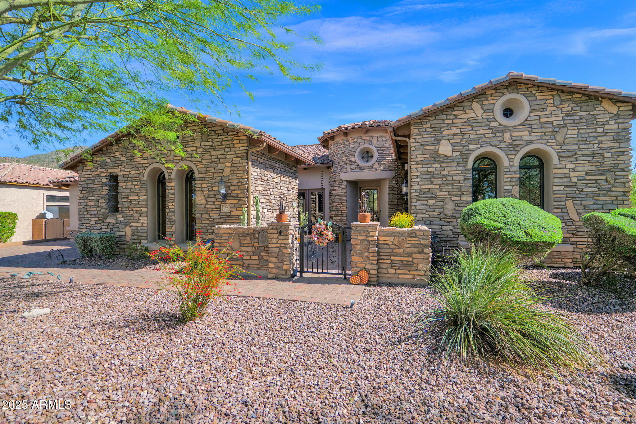 4207 N ARBOLES Circle