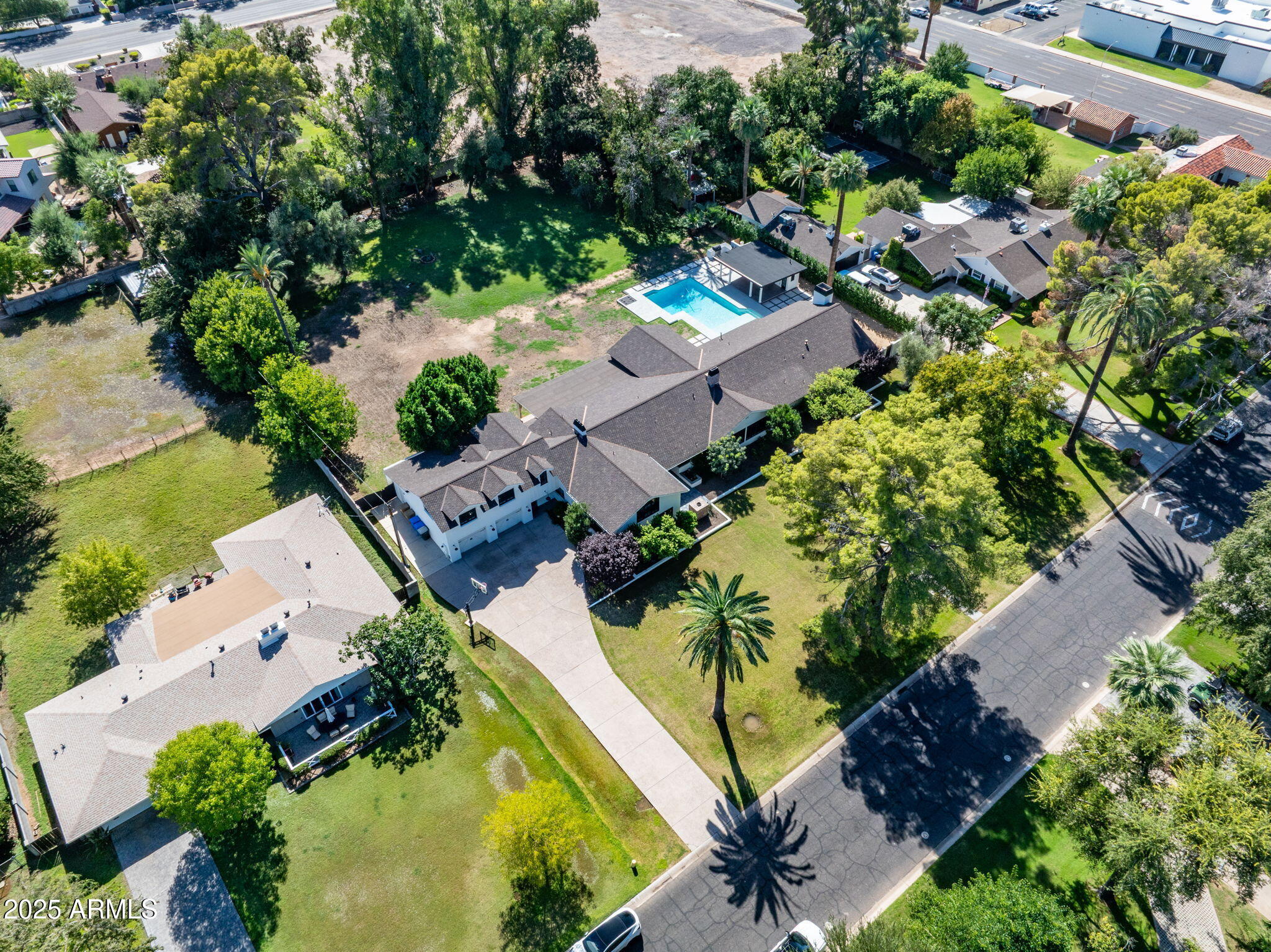 525 W Berridge Lane, Phoenix