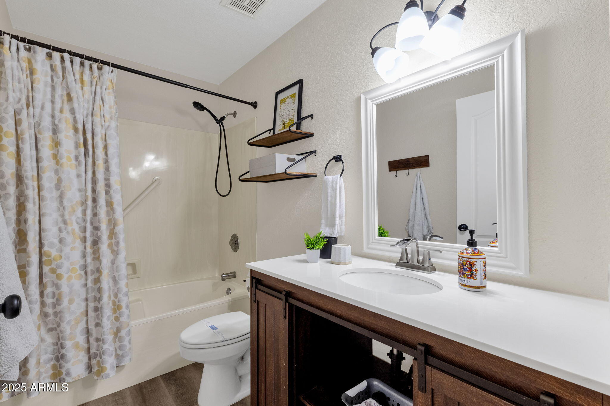 6361 W GROVERS Avenue, Glendale