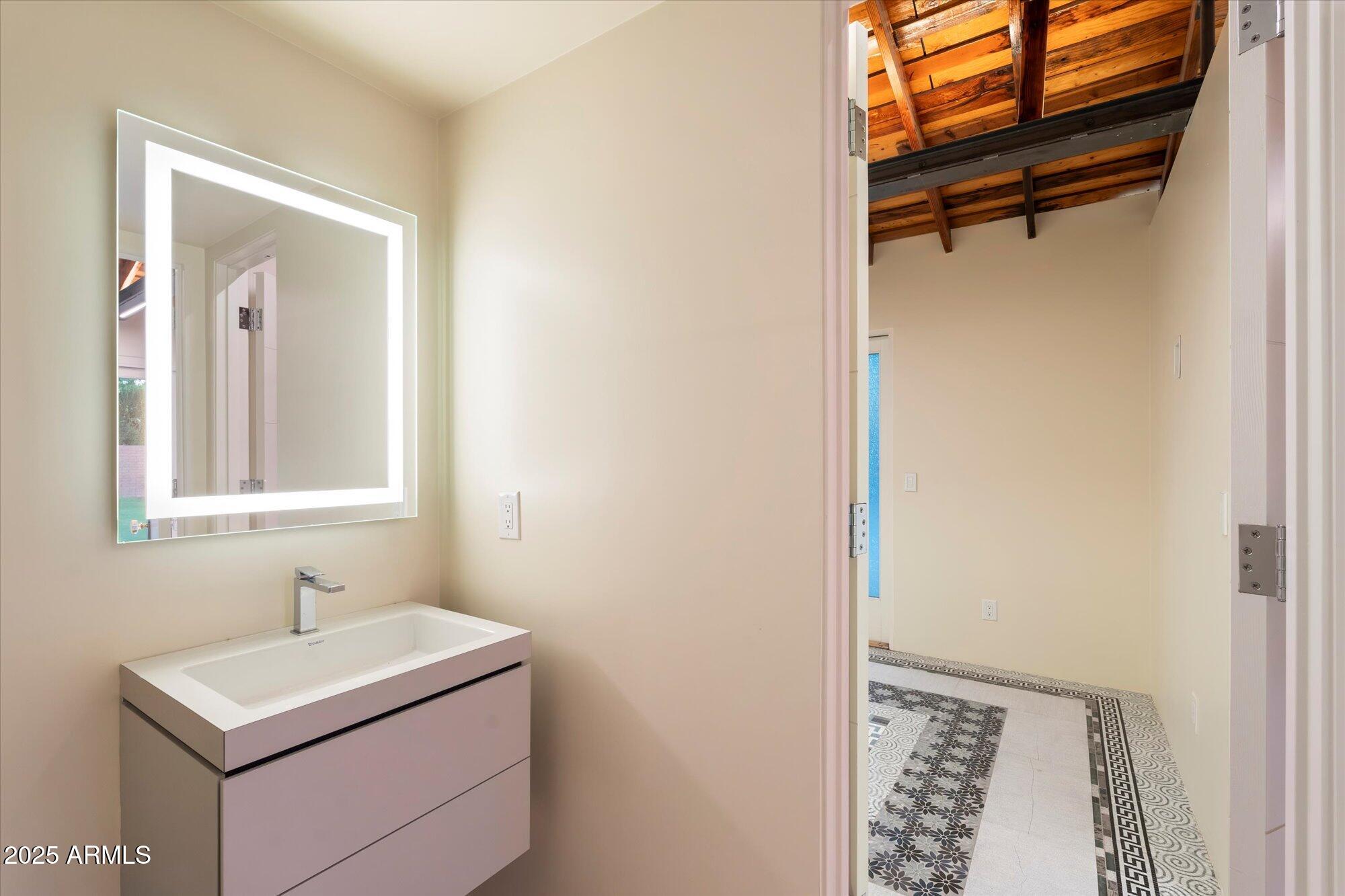 341 E MONTE VISTA Road, Phoenix