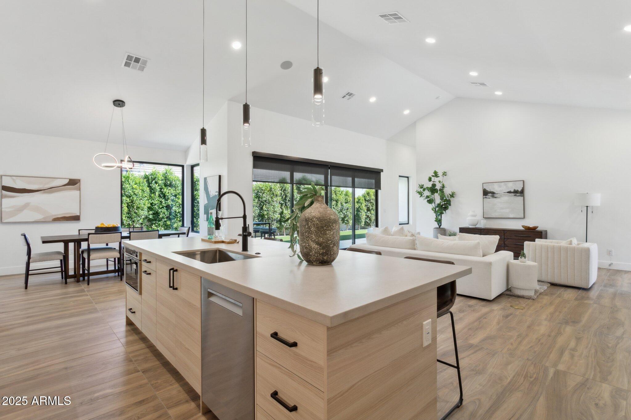 6329 N 10TH Drive, Phoenix