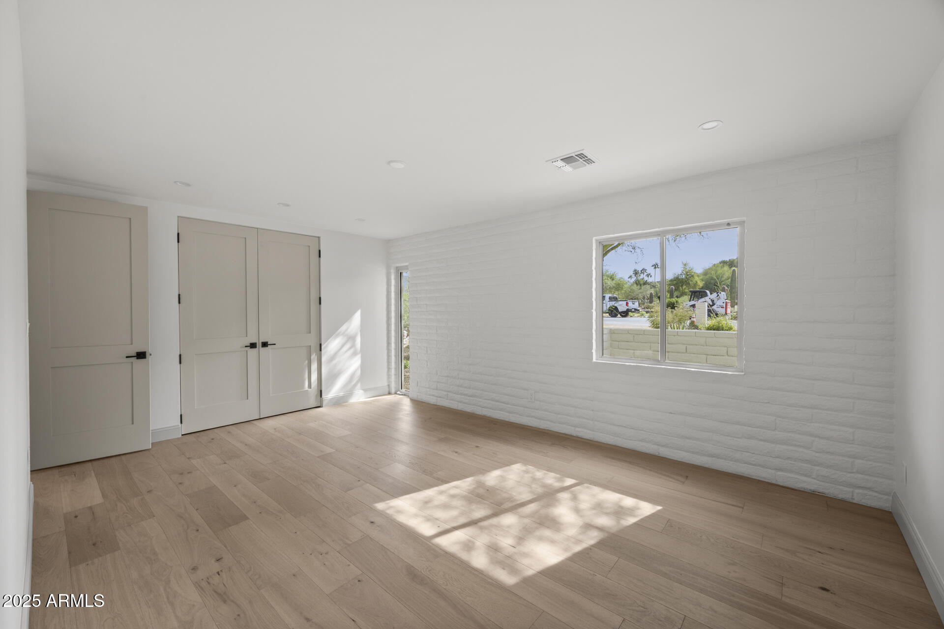 4646 E SHADOW ROCK Road