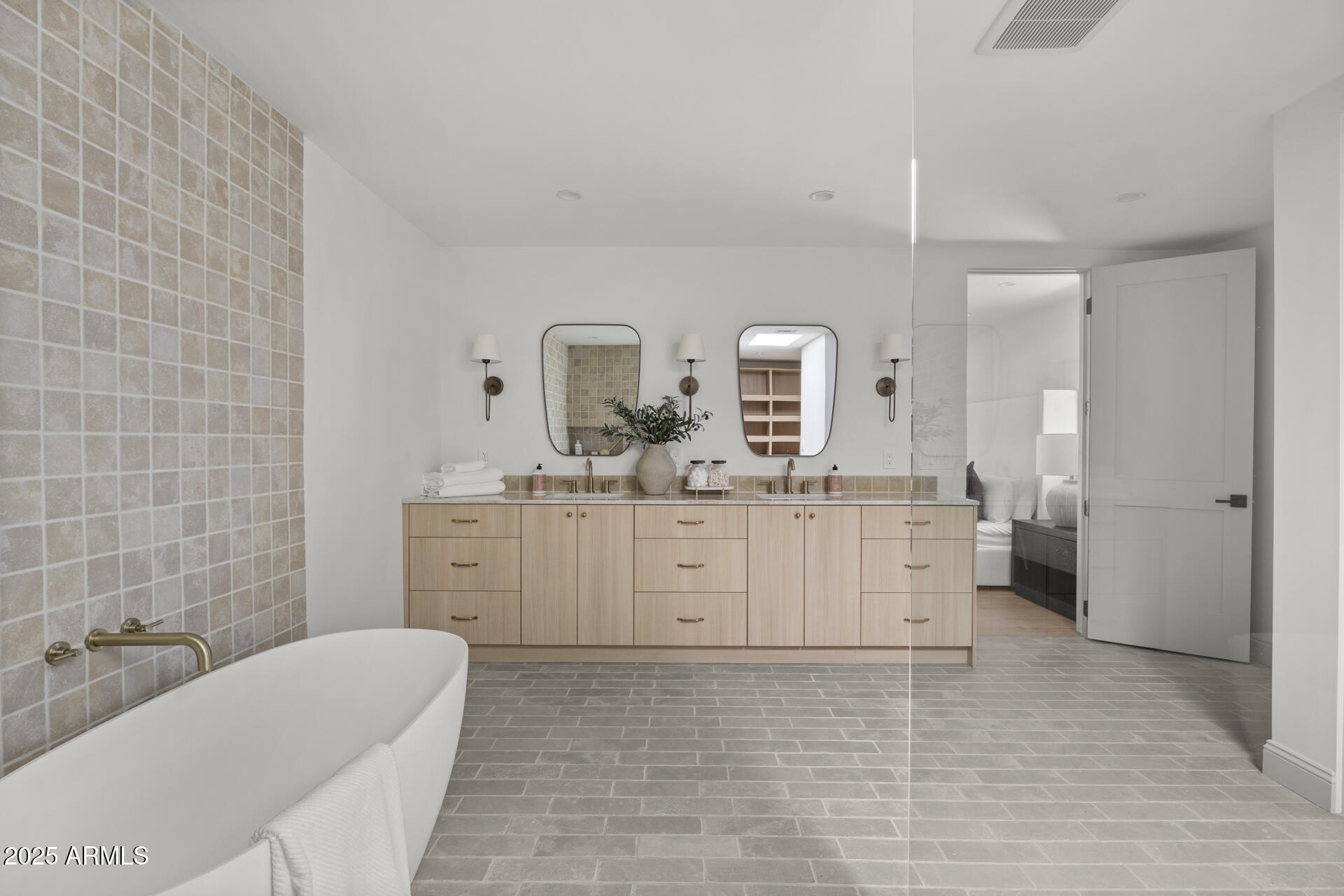 4646 E SHADOW ROCK Road