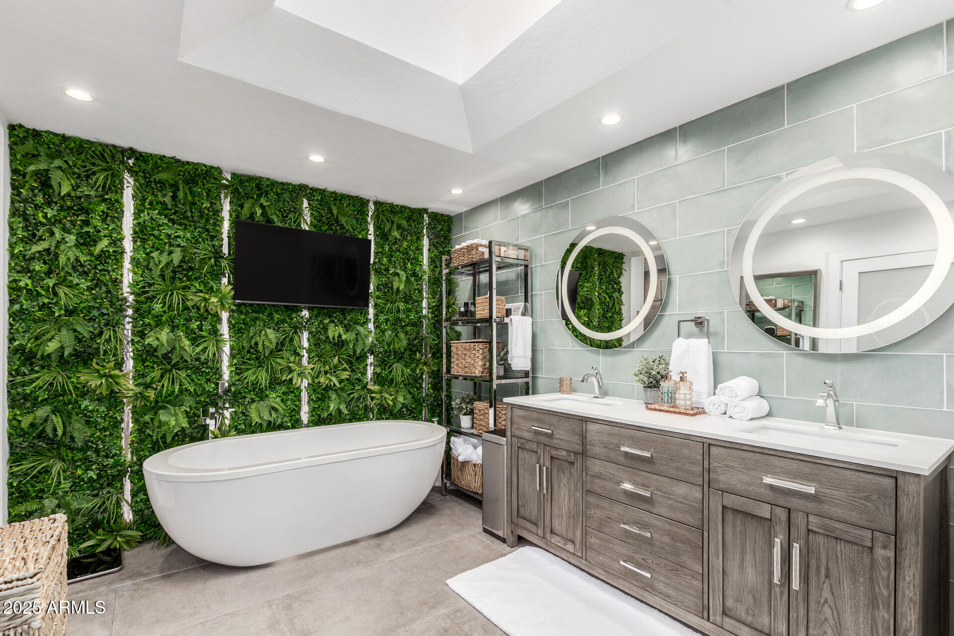 3800 E LINCOLN Drive, 23