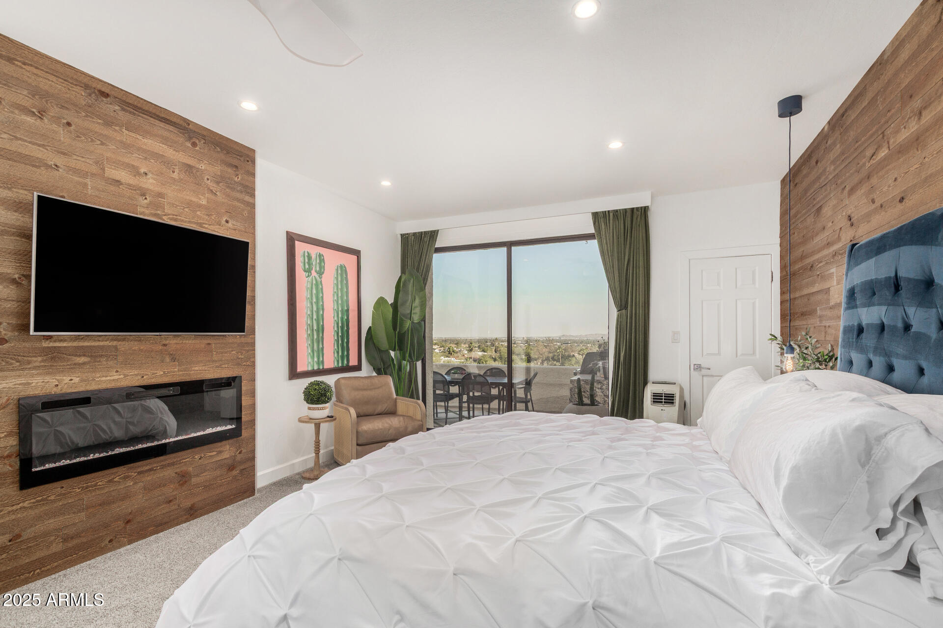 3800 E LINCOLN Drive, 23