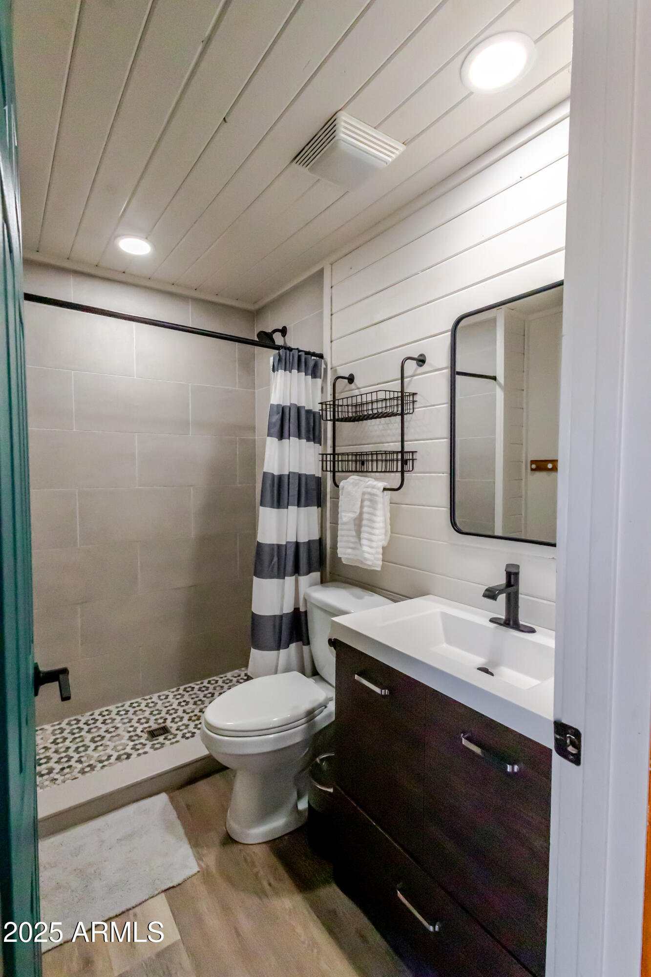 6385 W WHITE MOUNTAIN Boulevard