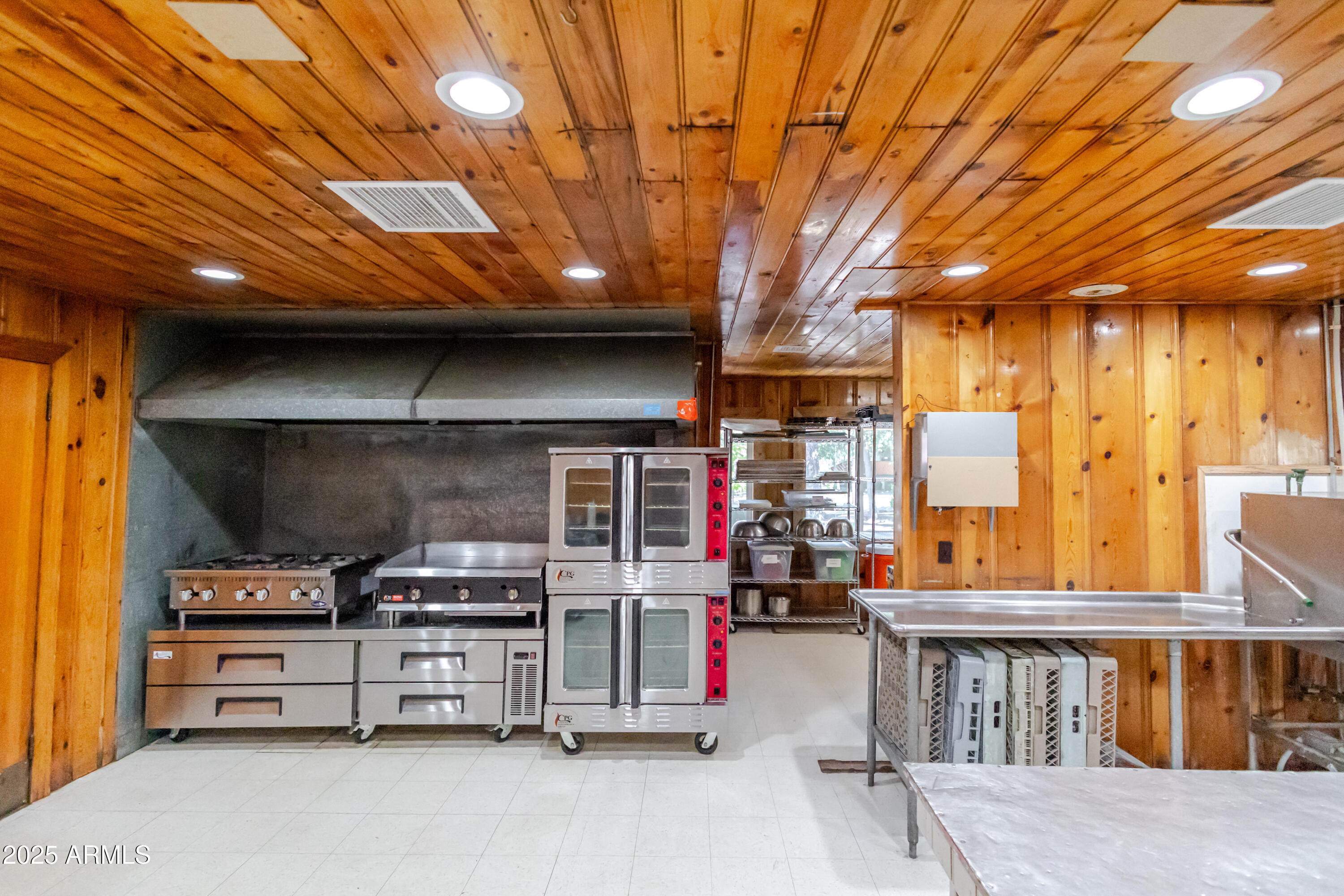 6385 W WHITE MOUNTAIN Boulevard