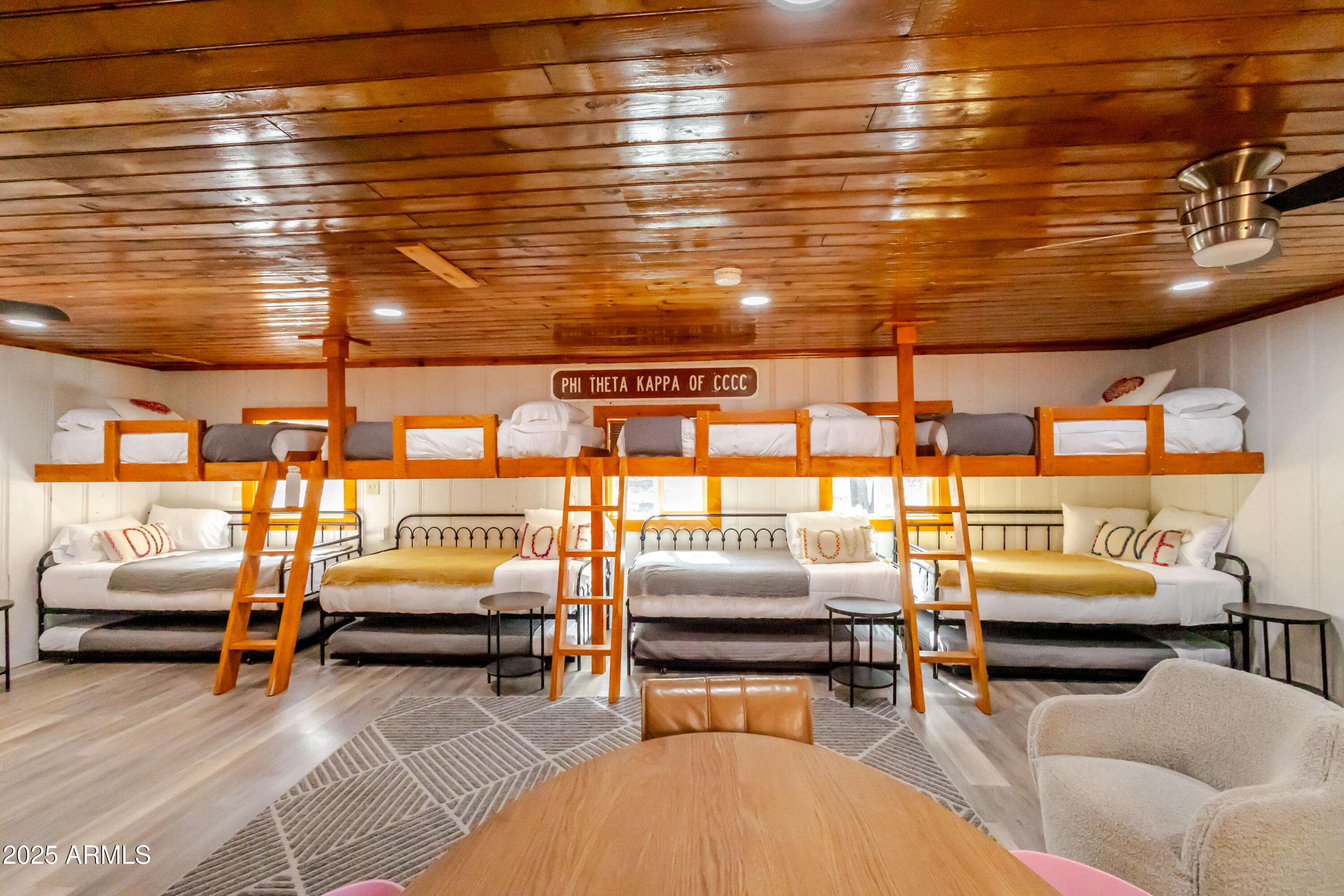 6385 W WHITE MOUNTAIN Boulevard