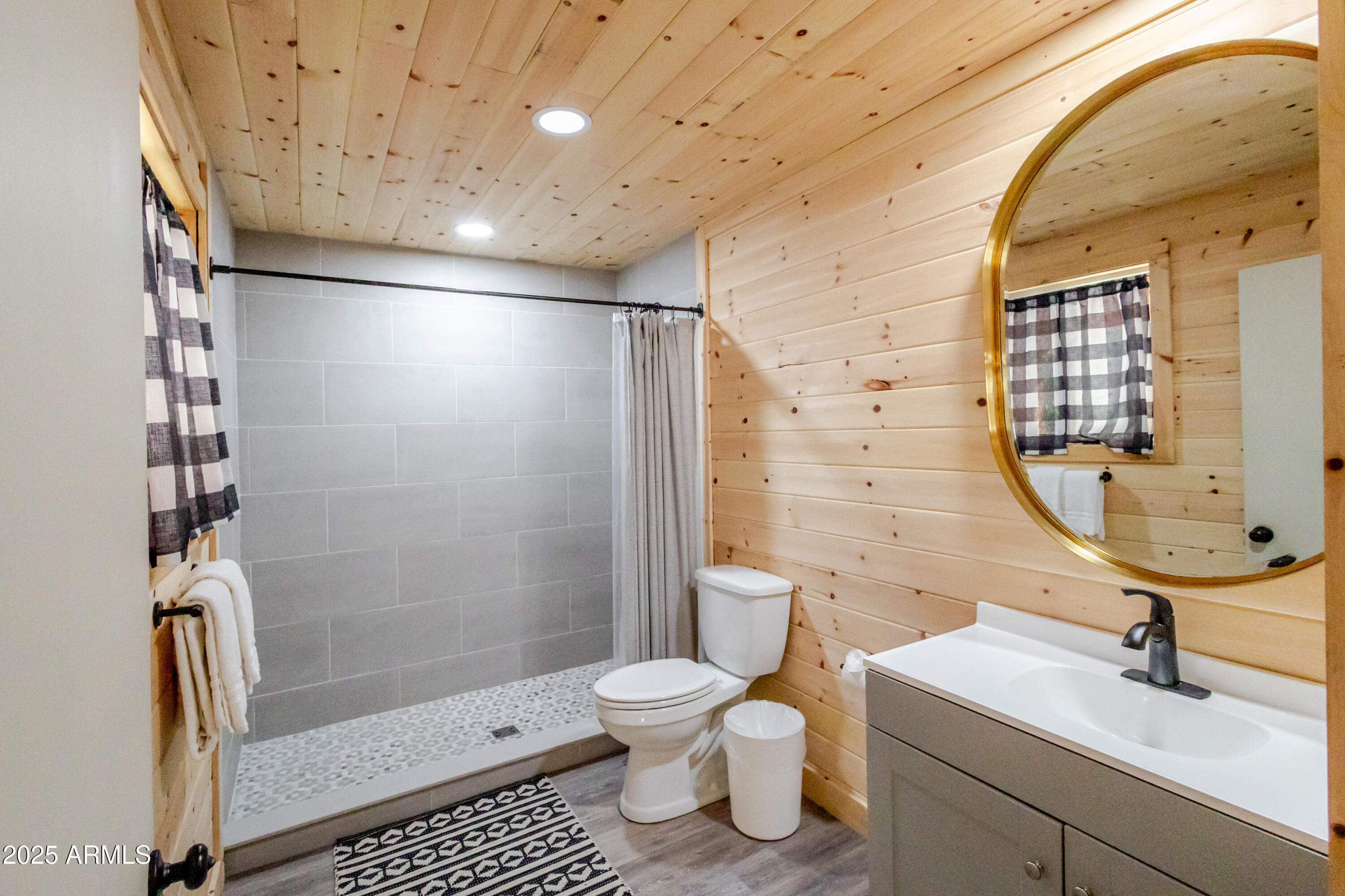 6385 W WHITE MOUNTAIN Boulevard