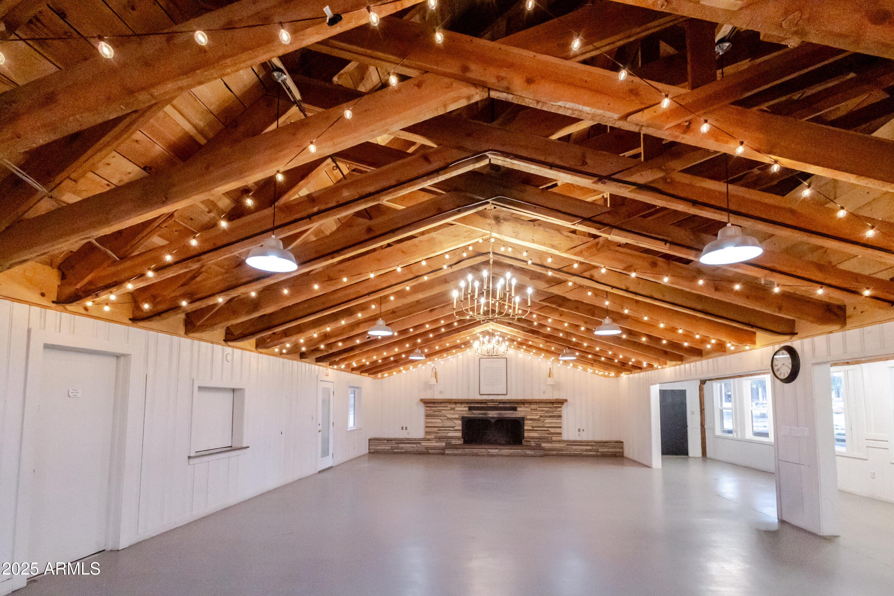 6385 W WHITE MOUNTAIN Boulevard