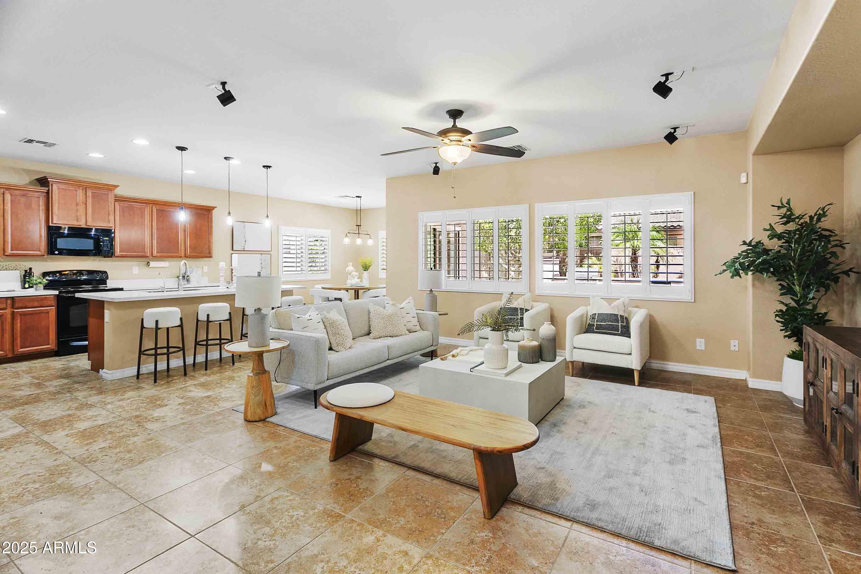 2736 E Sourwood Drive