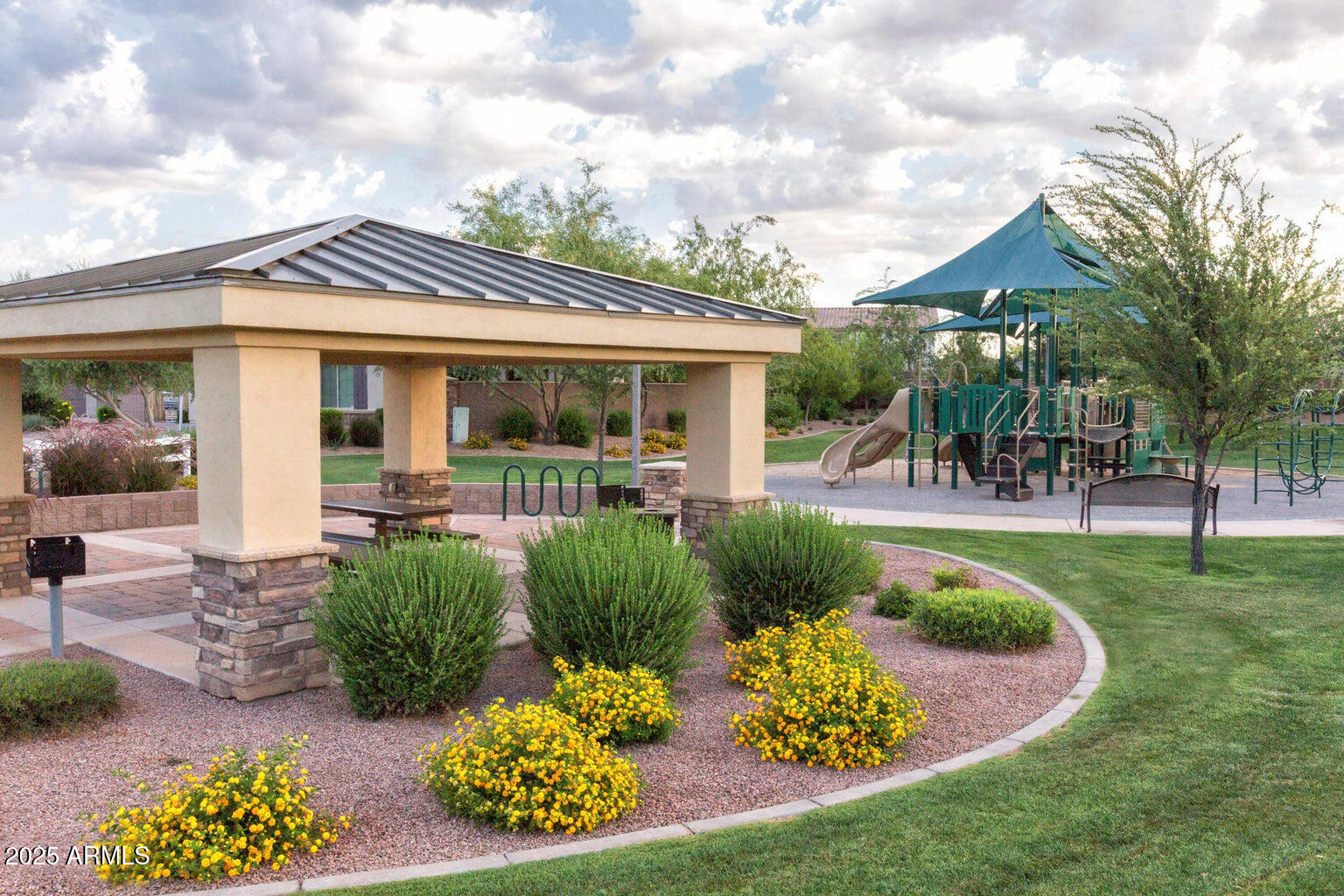 2736 E Sourwood Drive