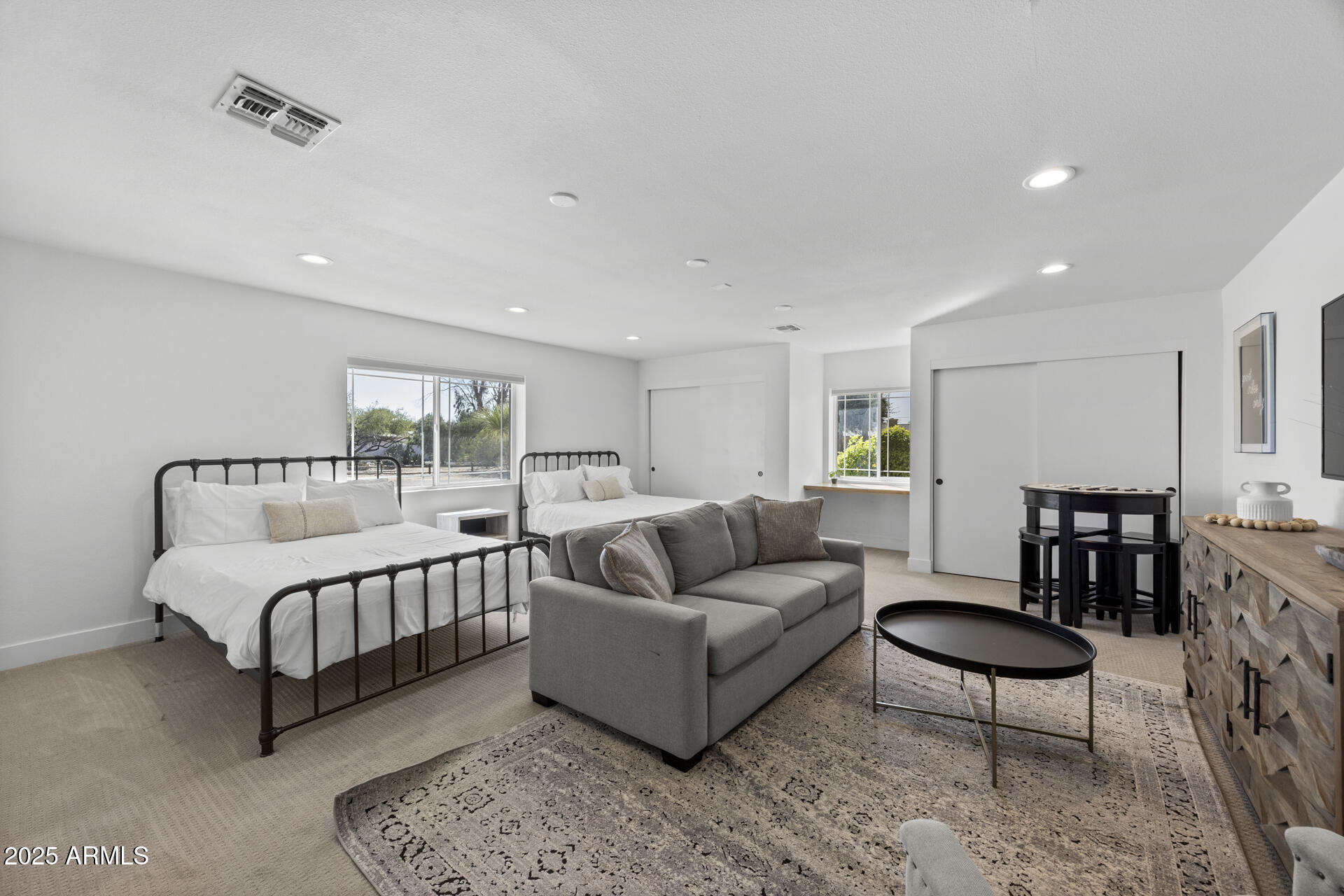 7836 E DAVENPORT Drive