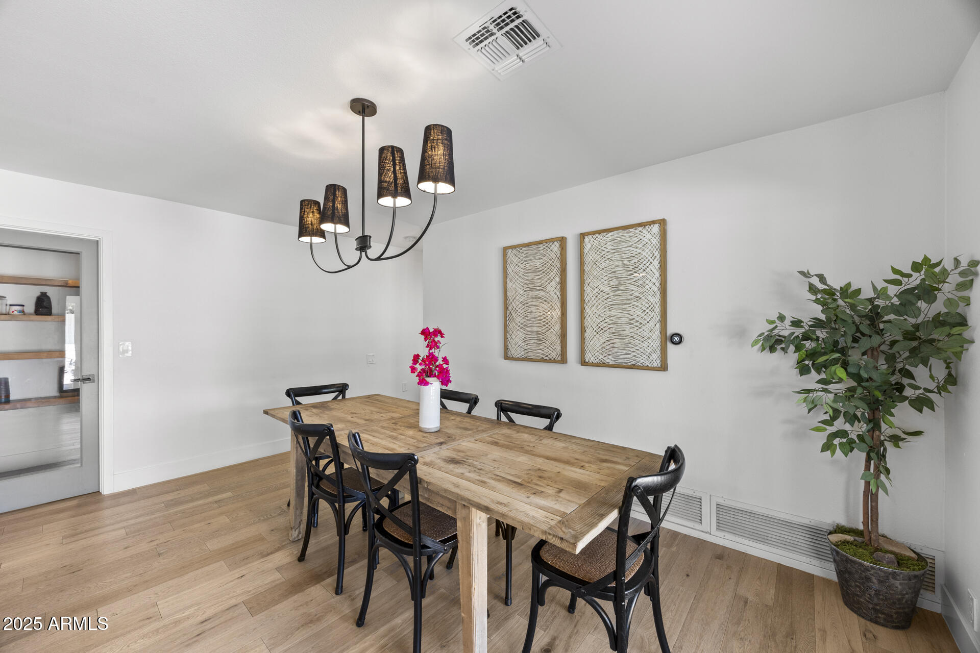 7836 E DAVENPORT Drive