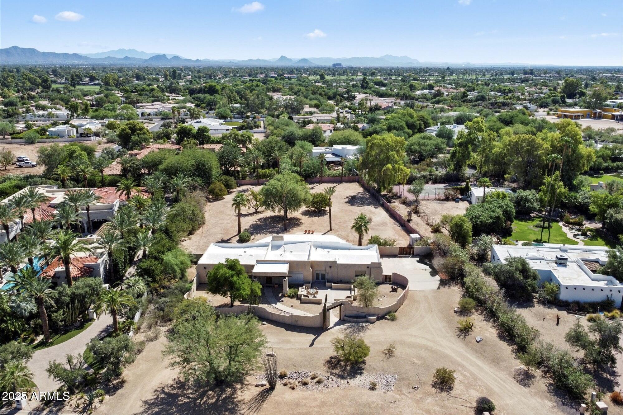 7737 N CALLE CABALLEROS, 5