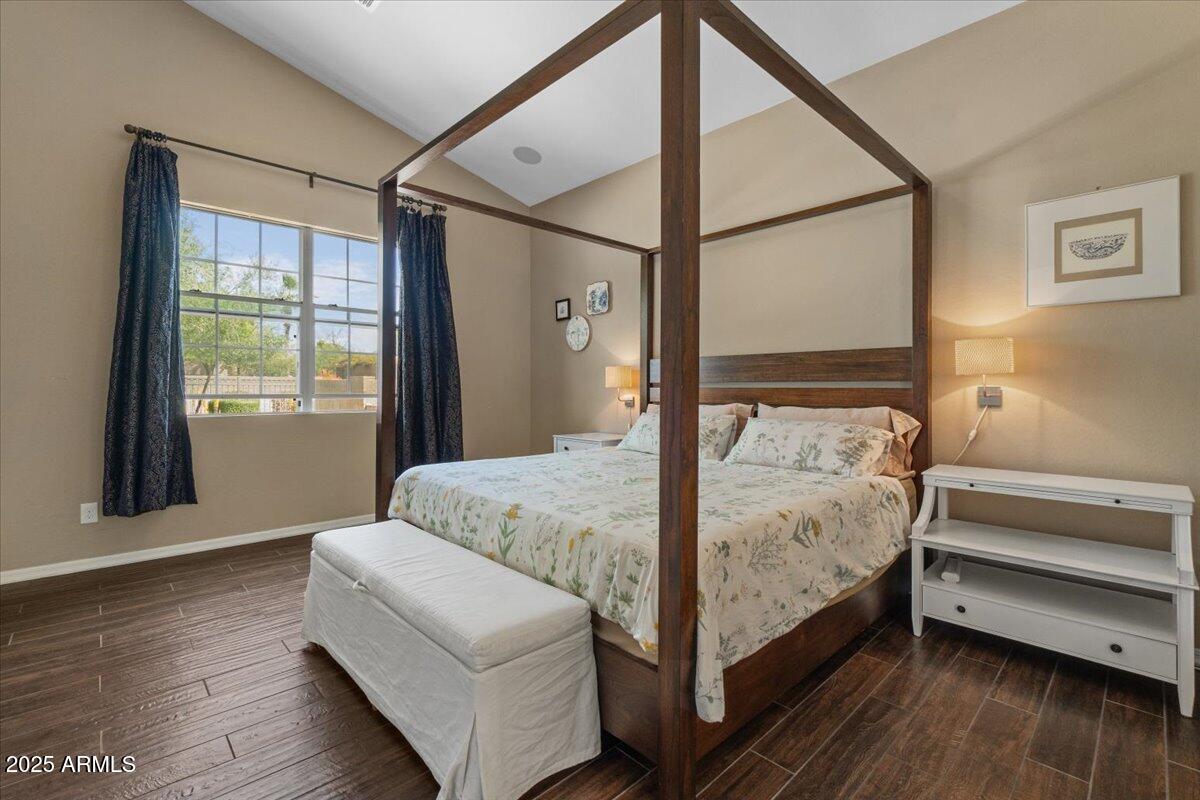 2926 E MINNEZONA Avenue