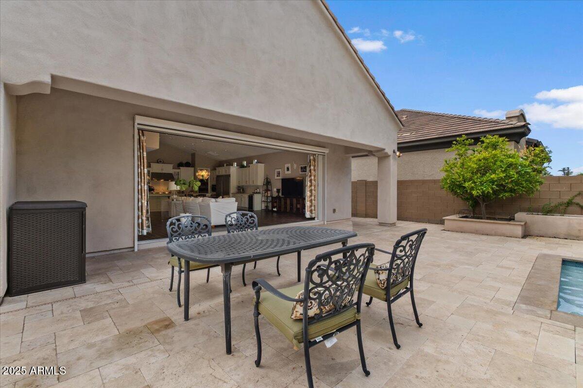 2926 E MINNEZONA Avenue