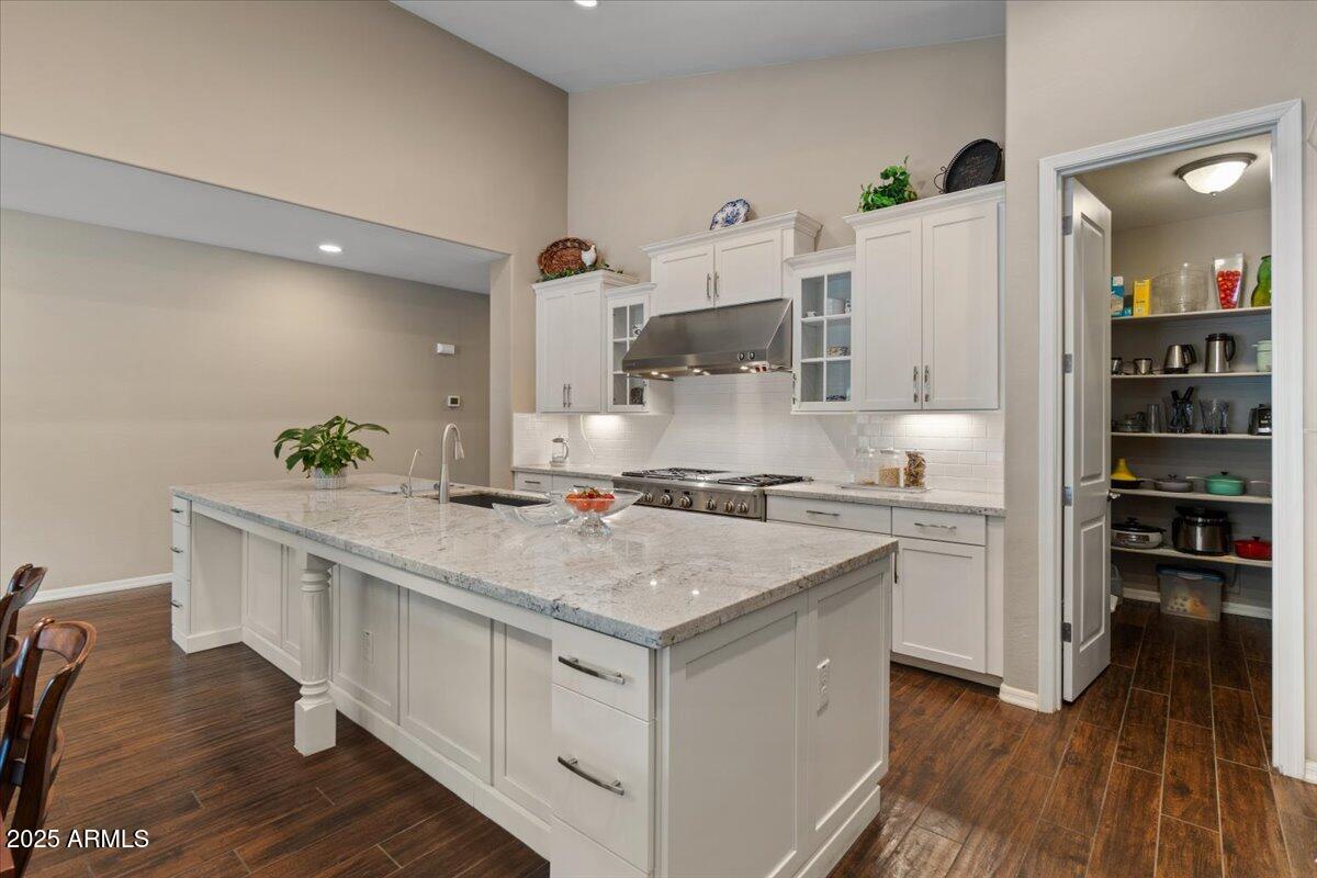 2926 E MINNEZONA Avenue