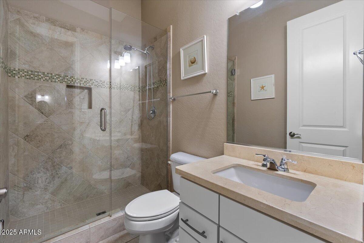 2926 E MINNEZONA Avenue