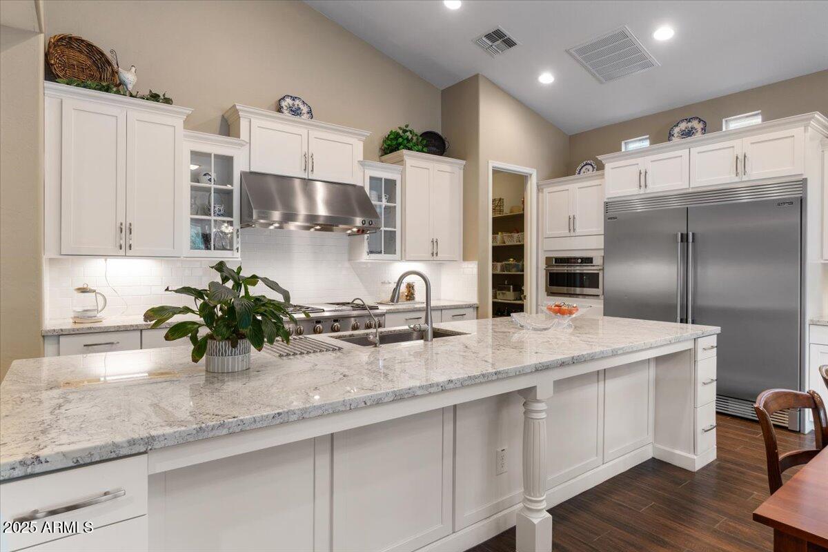 2926 E MINNEZONA Avenue