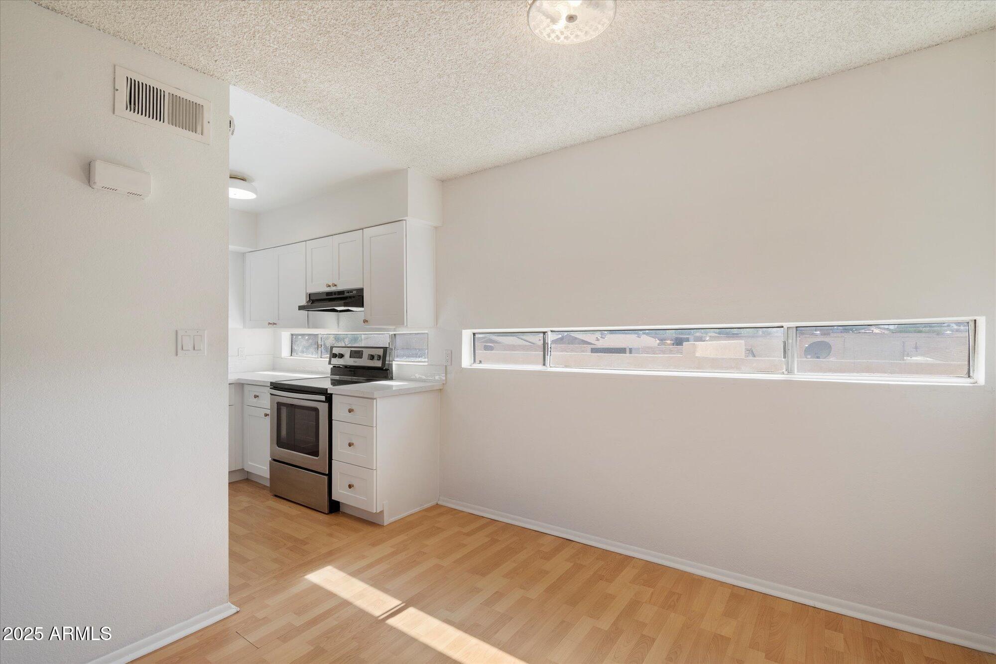 2673 E OAKLEAF Drive