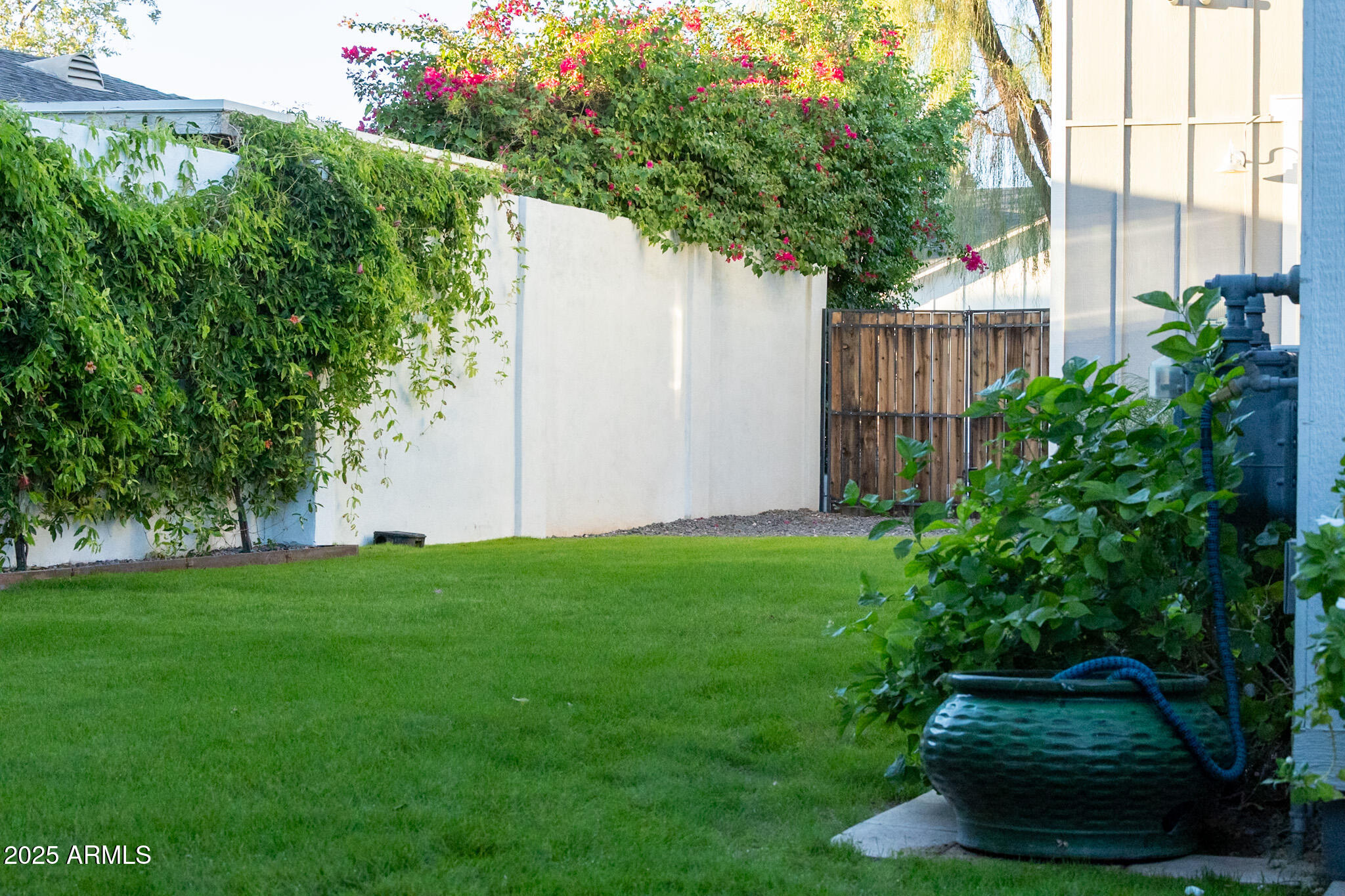 4933 E WHITTON Avenue