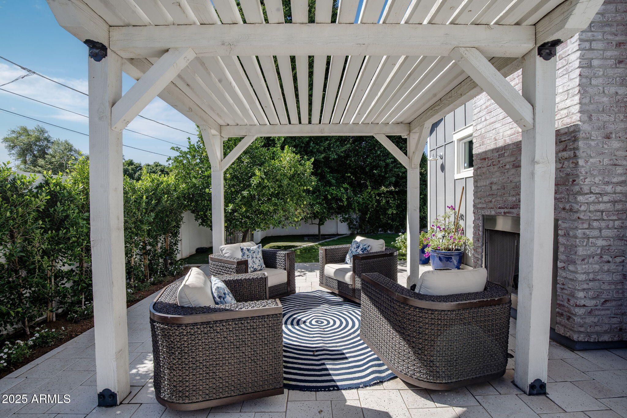 4933 E WHITTON Avenue